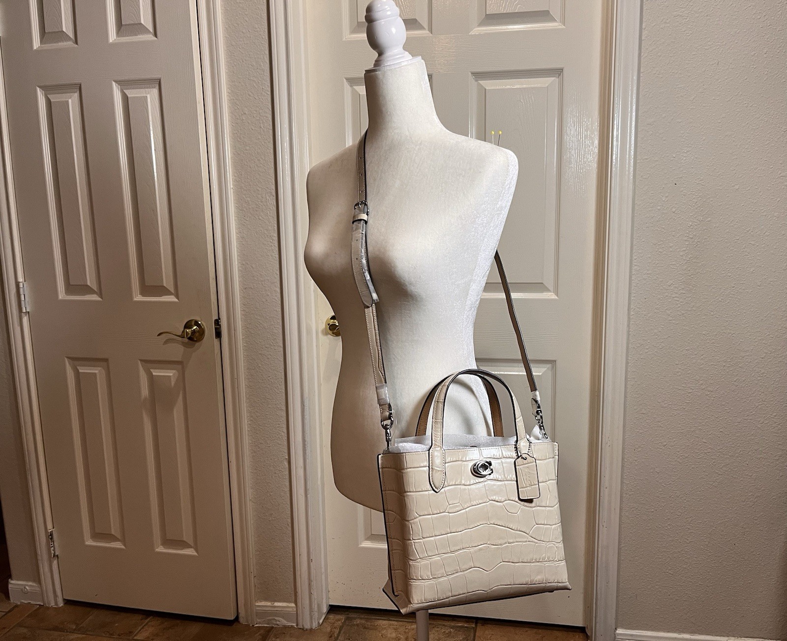 Coach Willow Tote 24 – Chalk, Embossed, Croc, Leather, NWT
