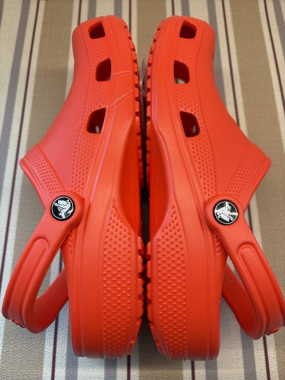 Crocs Classic Women’s Clogs Sandals Size W9 M7 Red Slip-On New In Box Fast Ship