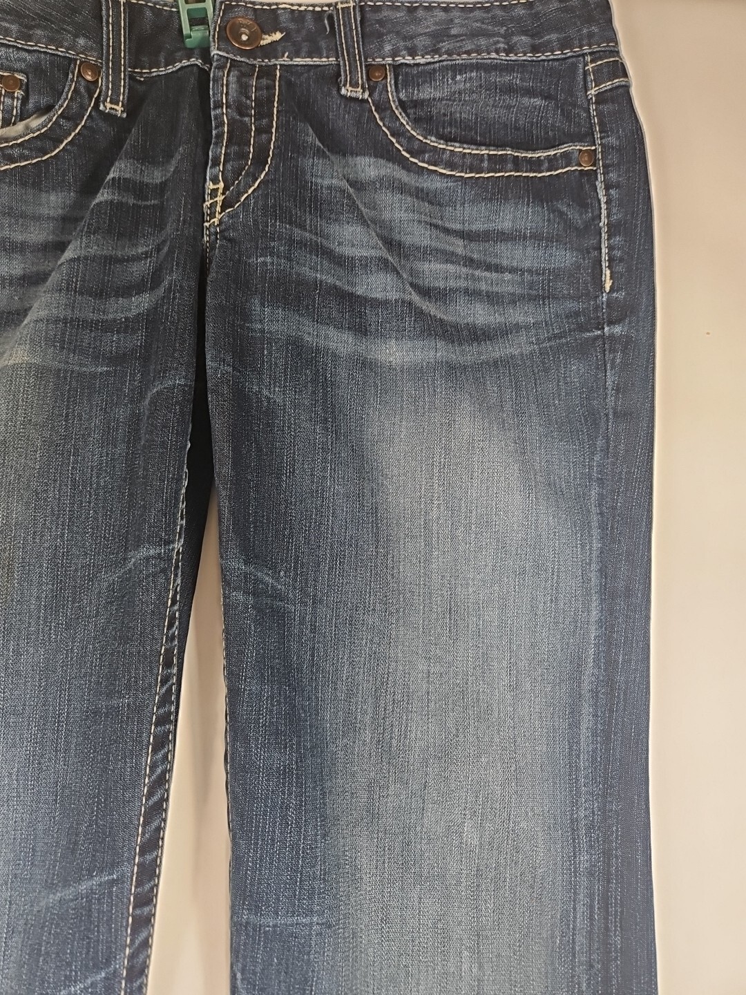 BKE Madison Bootcut Jeans. Size 31×33 1/2. Medium Wash Stretch Denim. Hem. 27.5″
