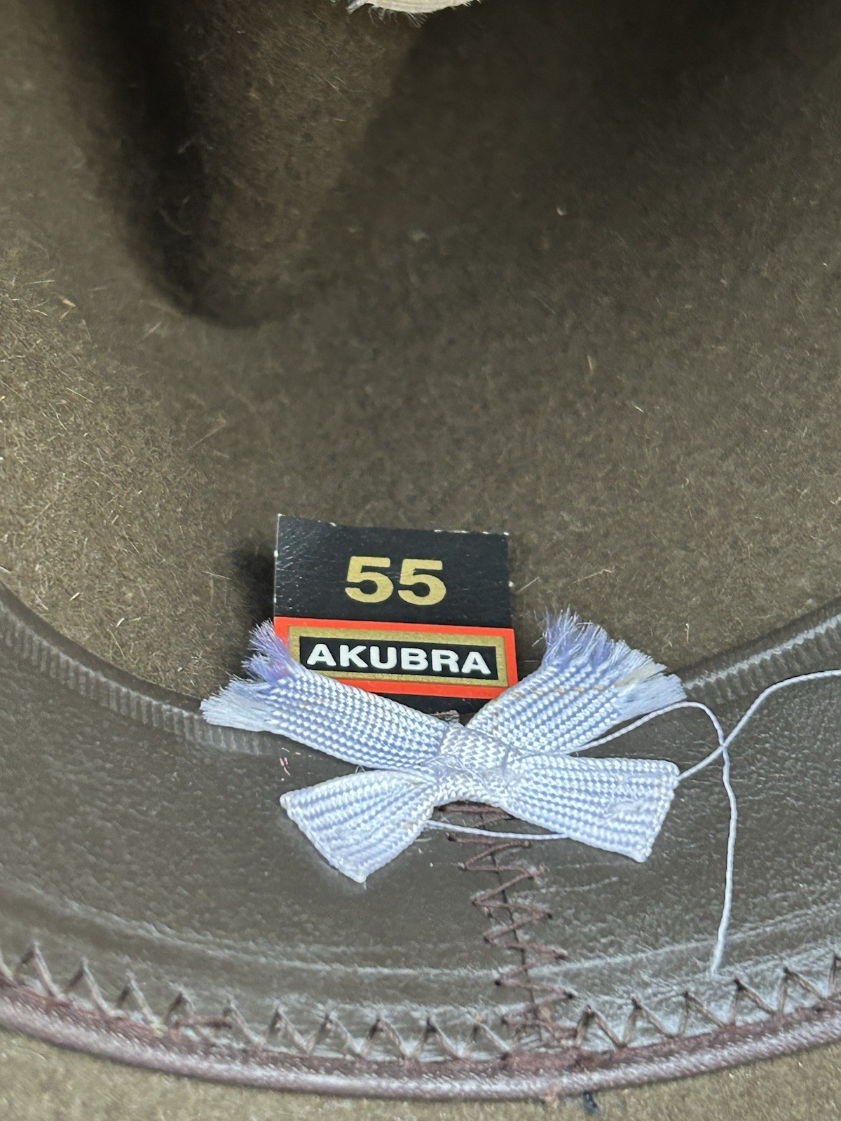 Excellent AKUBRA Pure Fur Felt SLOUCH HAT w/Australia Metal Badge Military sz 55
