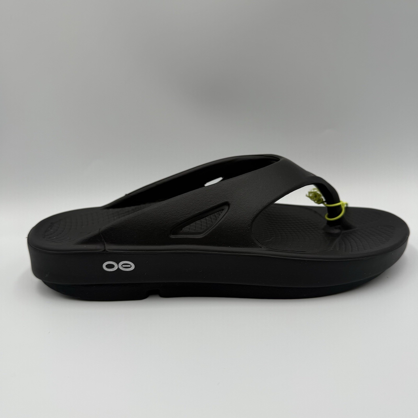 OOFOS OOriginal Unisex Sandal / Flip-flop(Women’s size 7 / Men’s size 5 ) Black