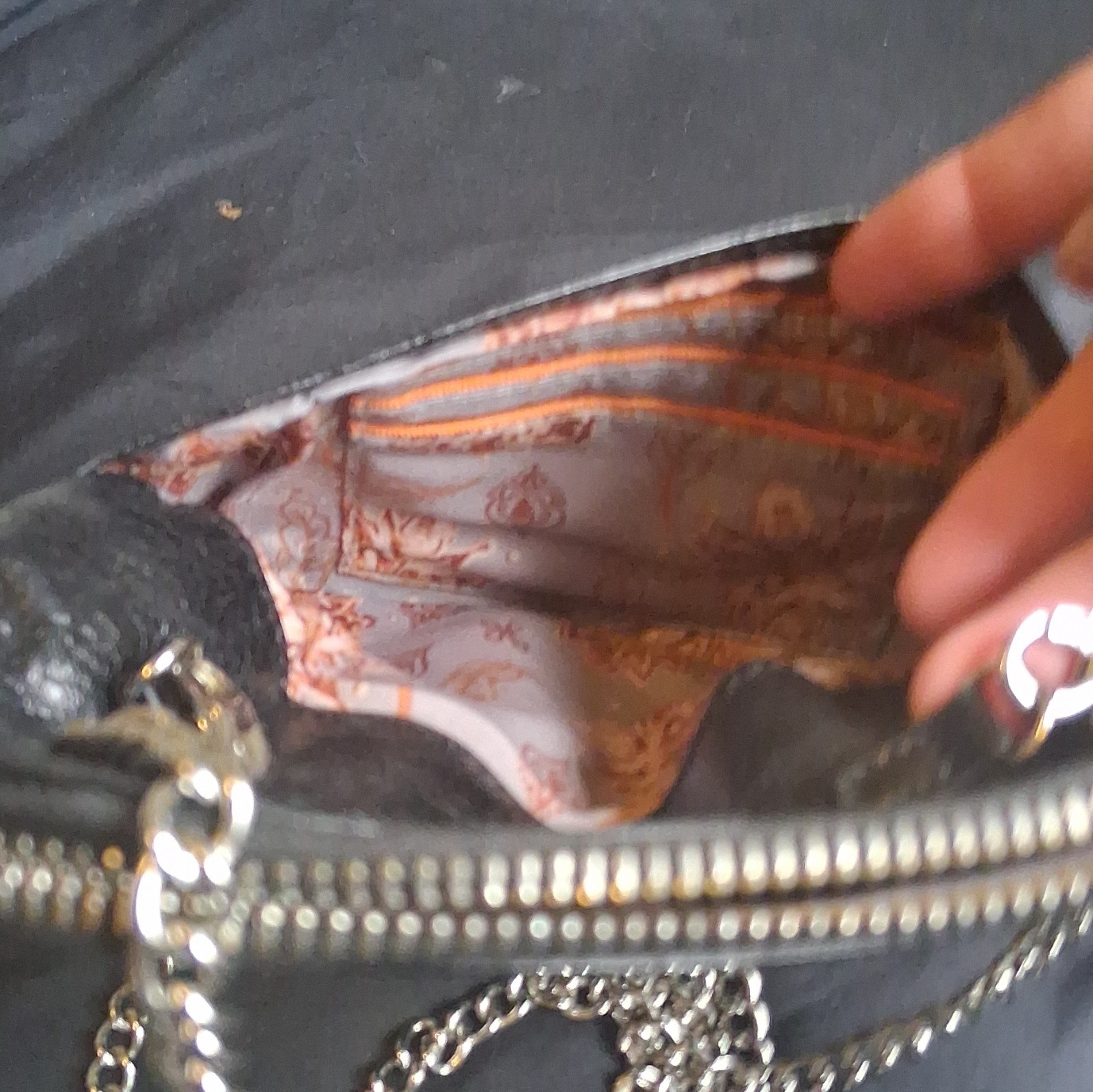 HOBO Small Crossbody Bag Black Zip Silver Chain Strap Floral Lined Inner Pockets