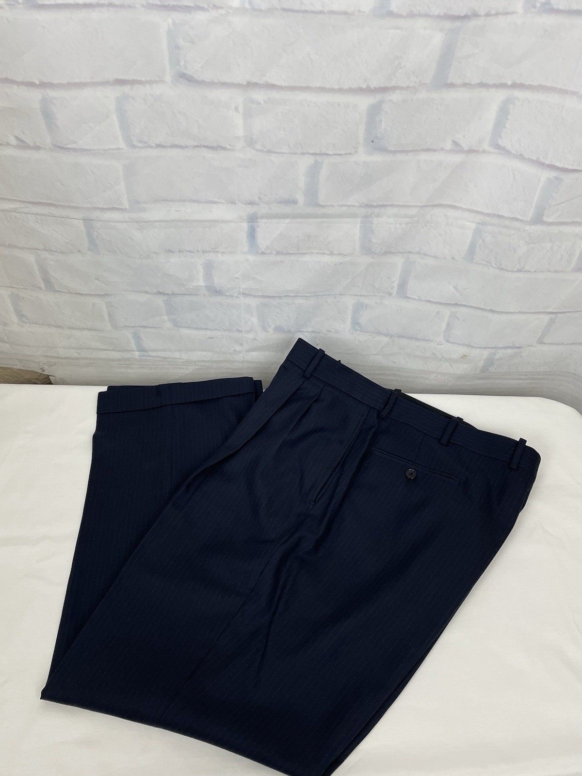 Tom James Corporate Image Men’s Navy Pinstripe Suit Sz 44 R Pants 38 X 29.5