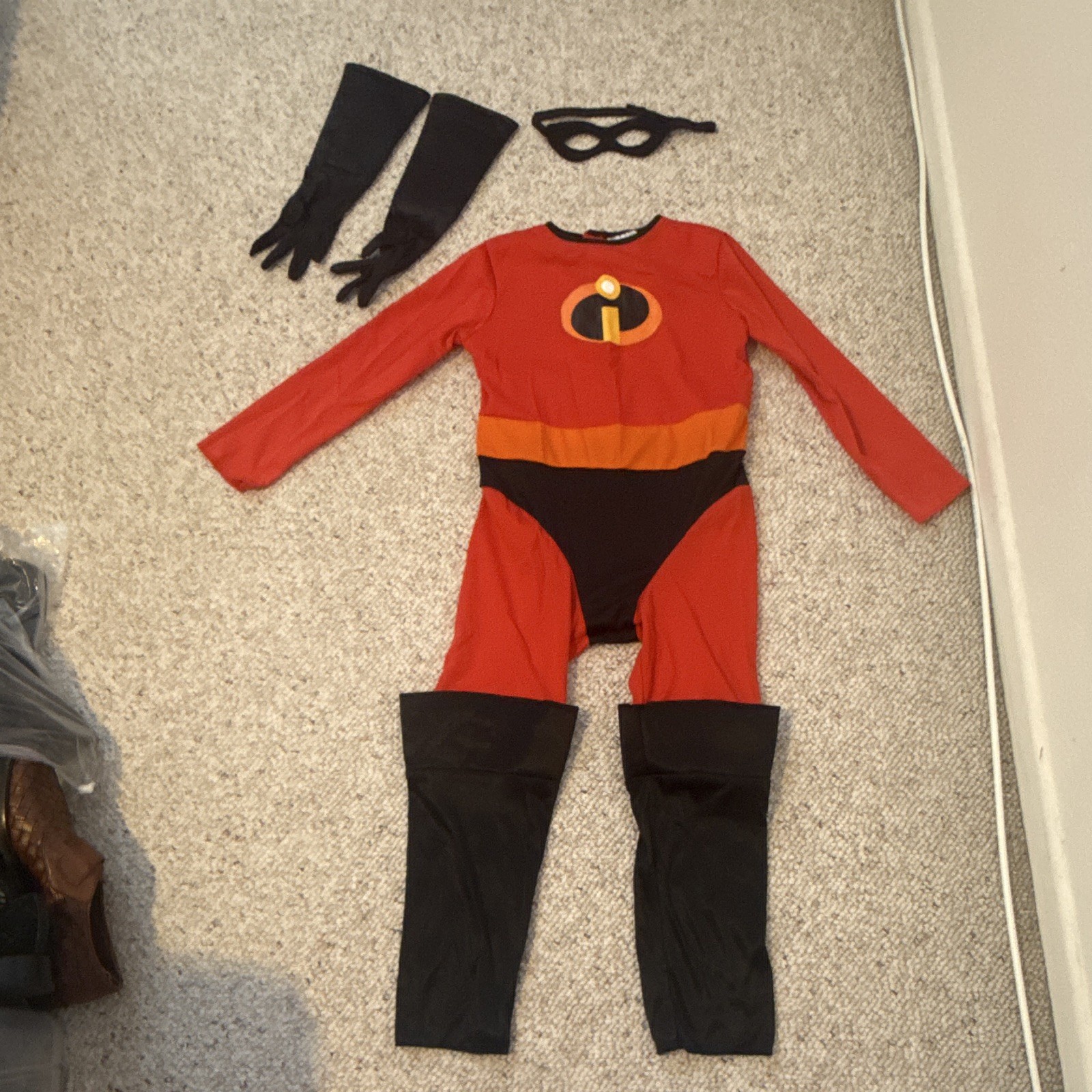 Incredibles 2 Violet Costume Size Small 4-6 Years Old. Includes Mask & Gloves