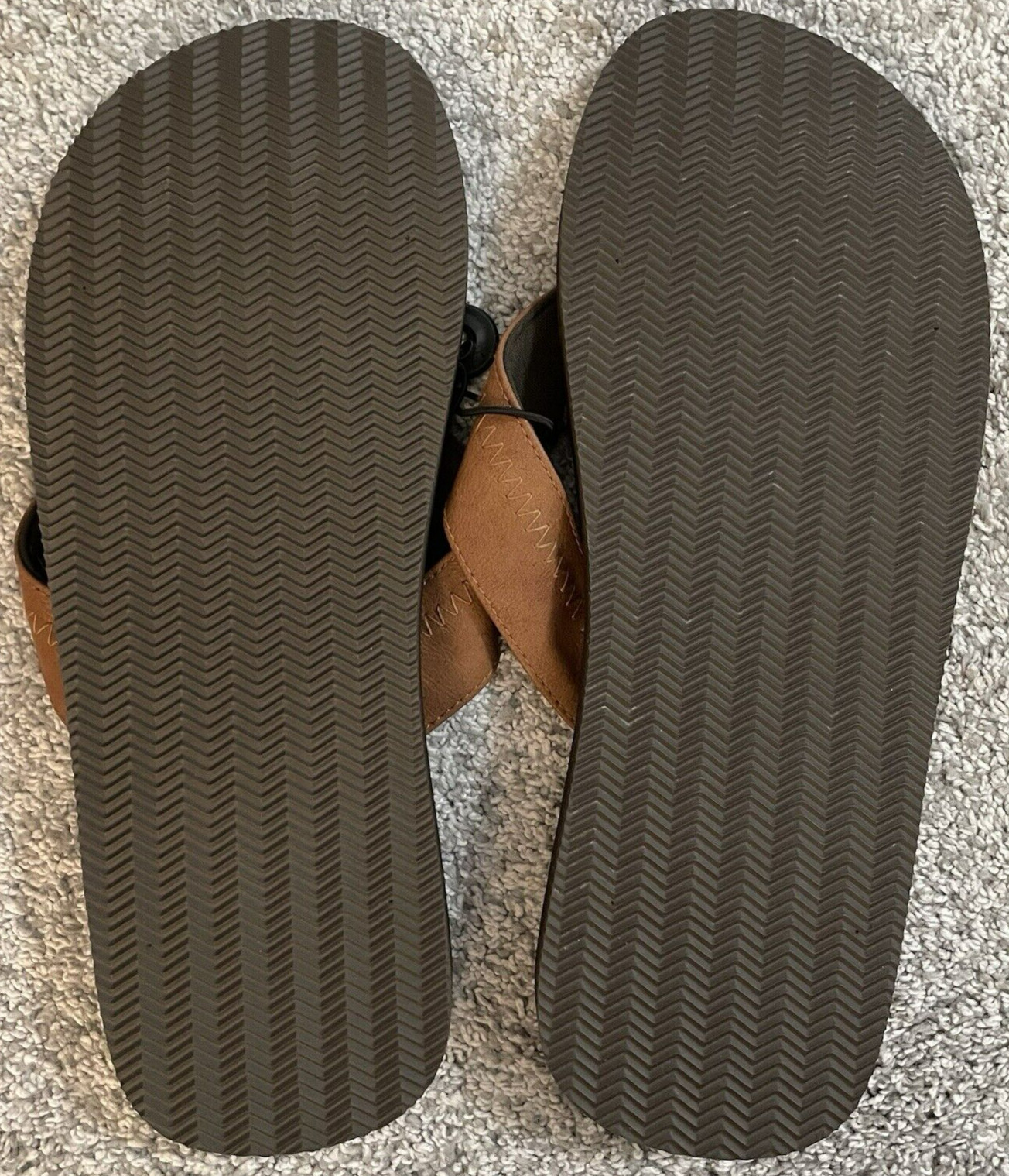 New Bioworld Men’s Size LG Brown Man Made Materials Flip Flops