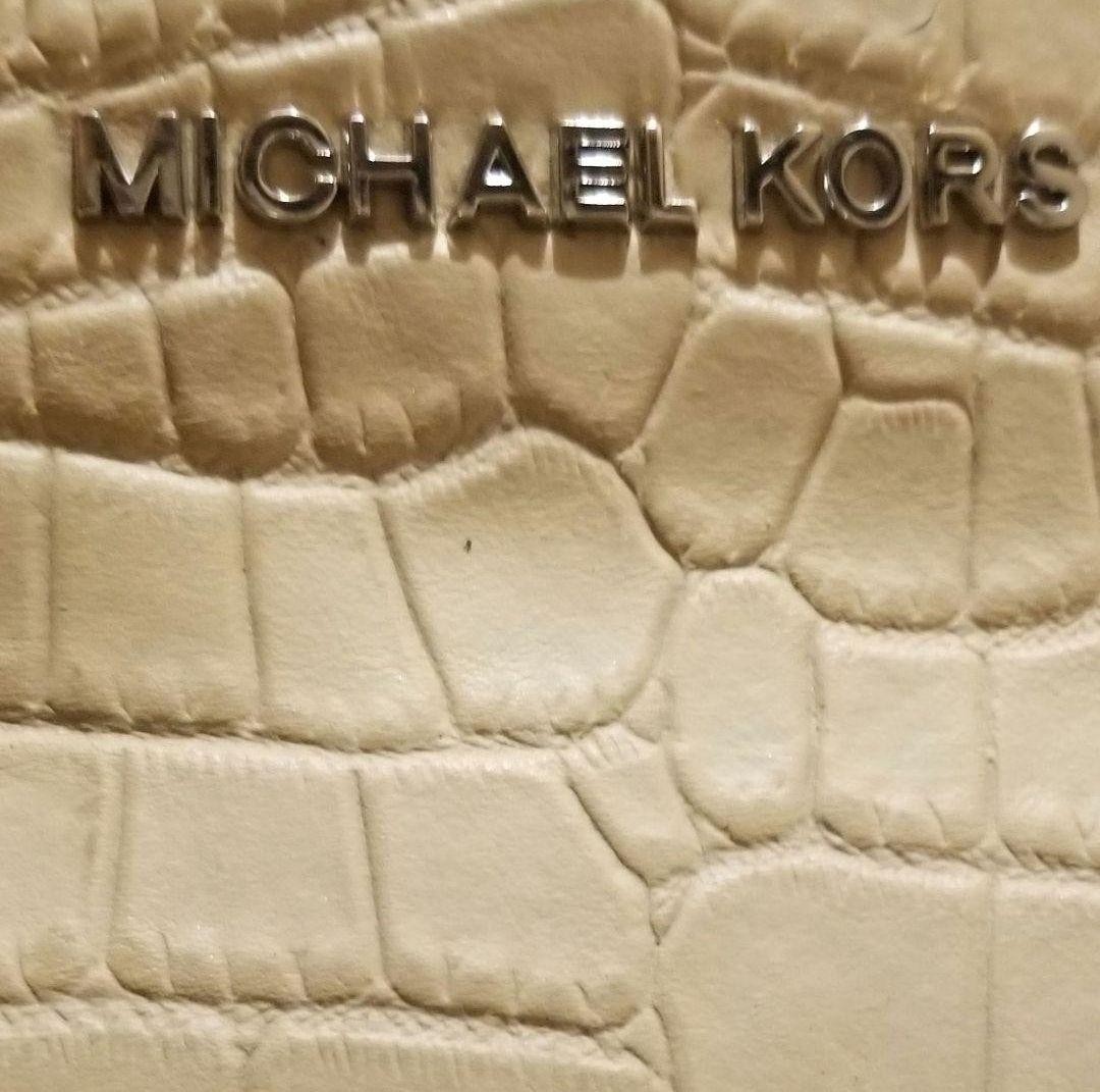 MICHAEL KORS Crocodile Embossed Handbag Large Capacity Beige