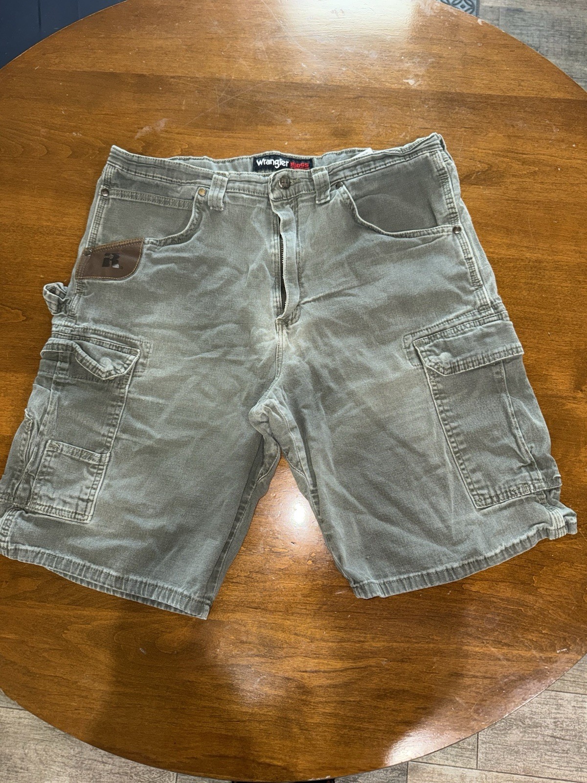 Wrangler Riggs Workwear Men’s Gray Canvas Cotton Cargo Shorts 10″ Inseam