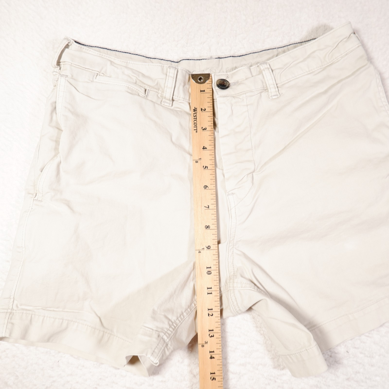 American Eagle Khakis Men’s Shorts Ivory 32×6 Next Level Flex