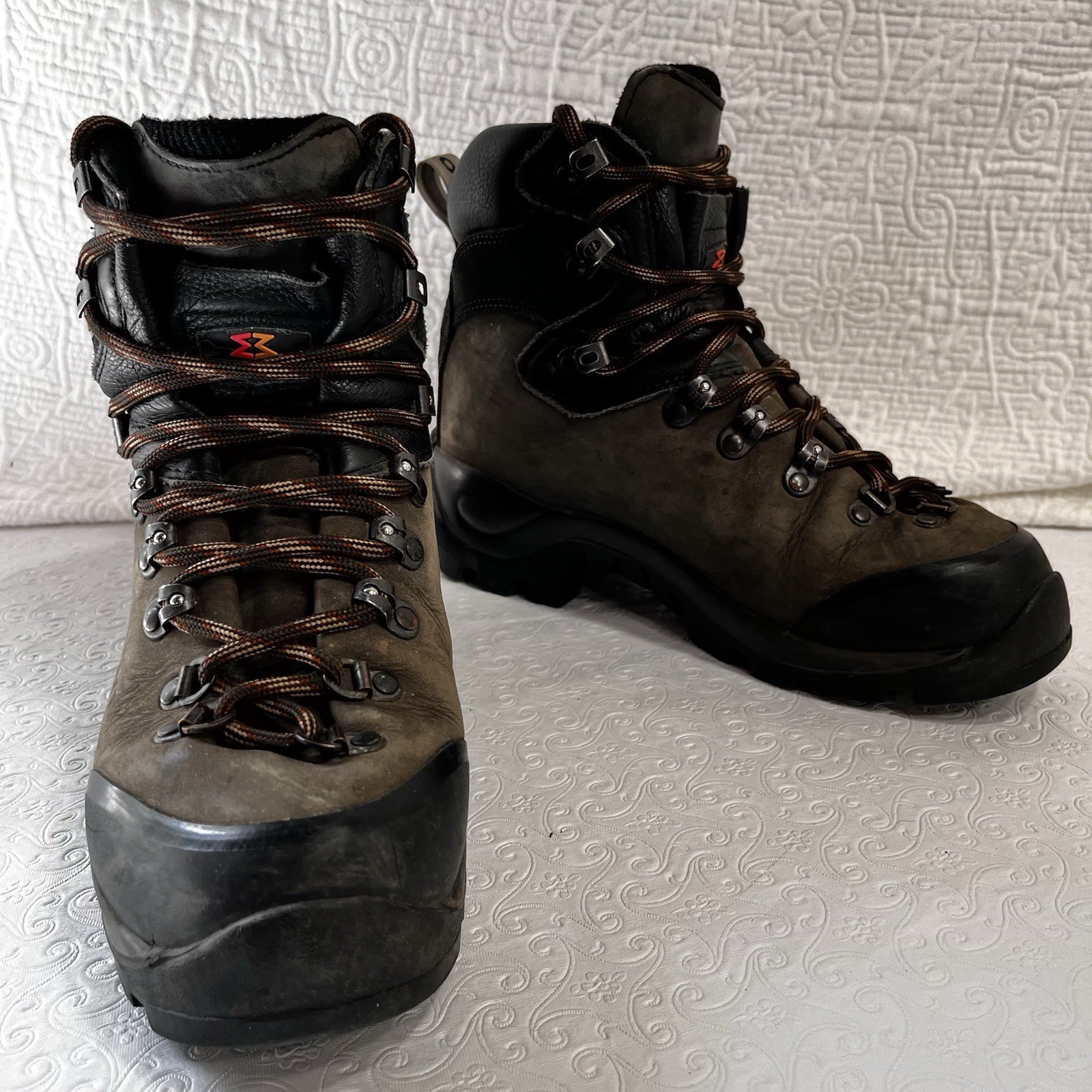 Garmont Dakota Hiking Backpacking Mountaineer Boots Men Size 7 Vintage Y2K Work