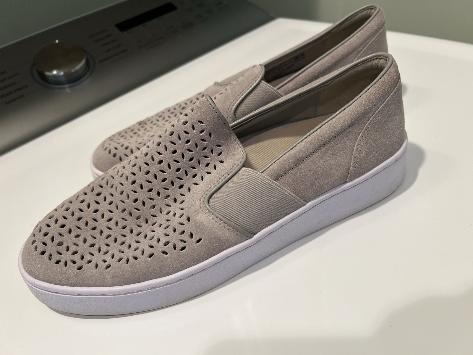 Vionic Women’s Gray Perforated Suede Slip On Comfort Kani Sneakers Shoes Sz 9