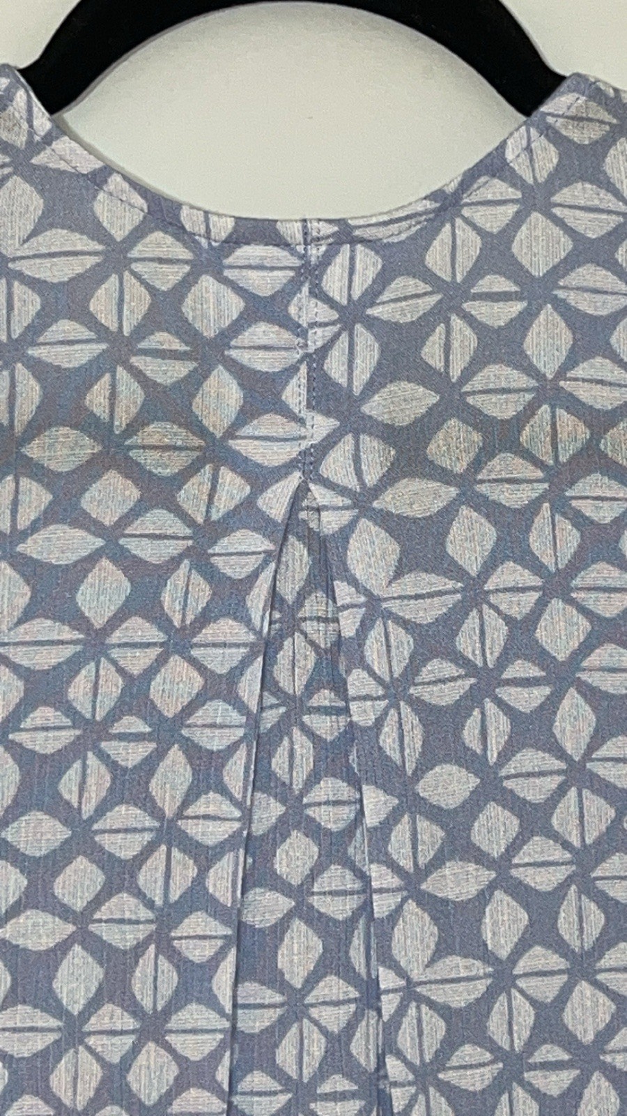 Liz Claiborne Blouse Size S Blue White Geometric Print Button Front Cap Sleeve
