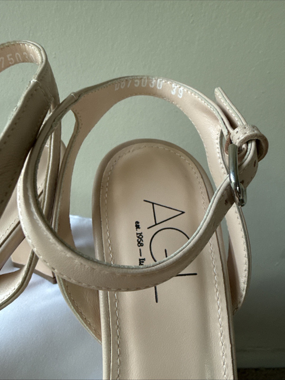 AGL Bernadette In Ghibli Size 39 US 8.5 Leather Sandals Heels NIB Dustbag