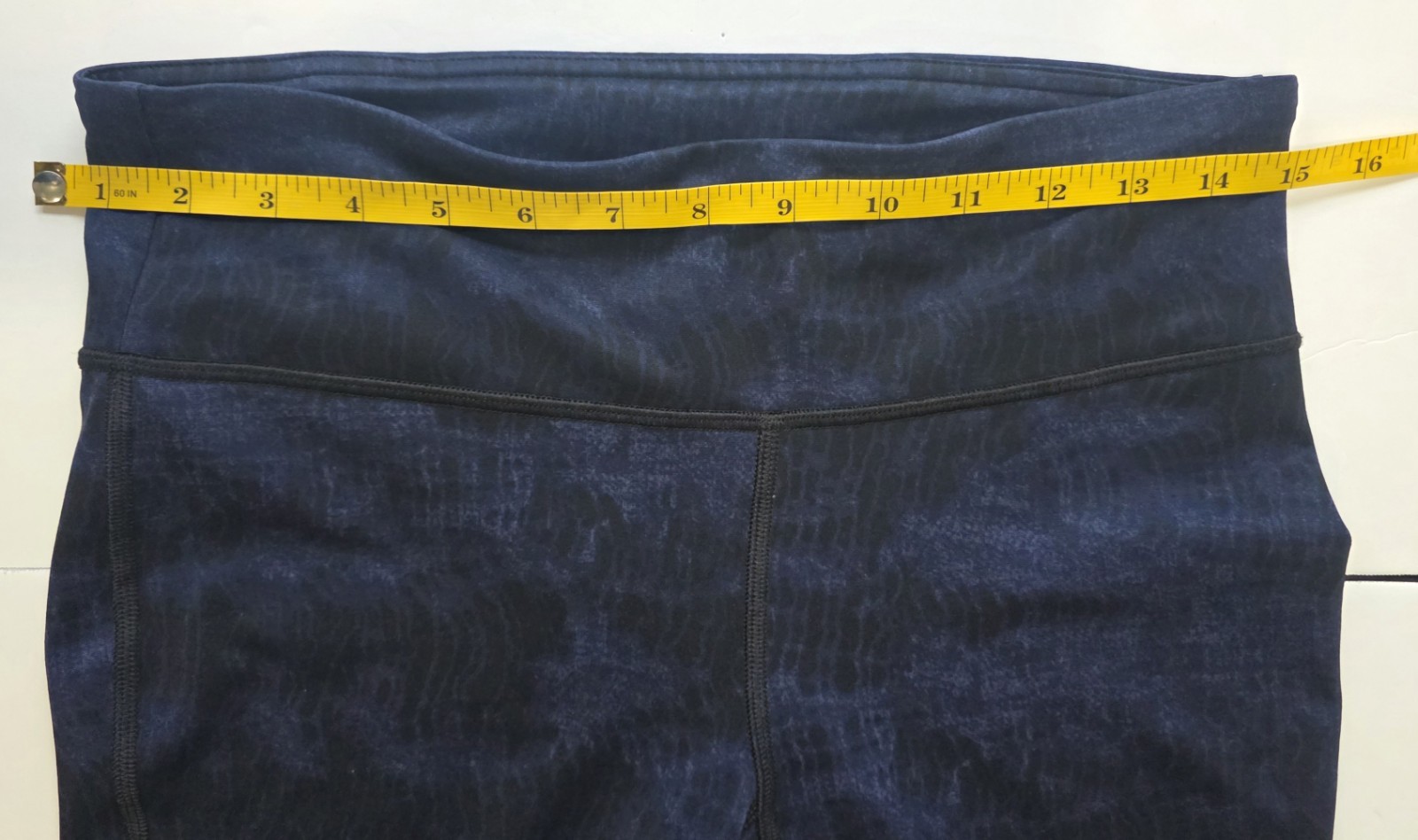 ​Under Armour Women’s Capri Leggings Blue Textured Athletic Pants Size M