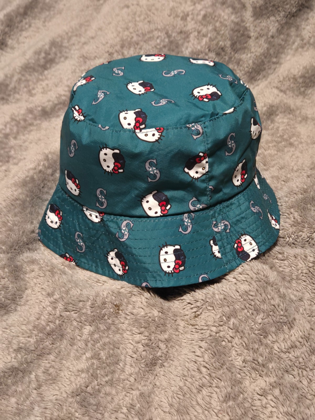 Seattle Mariners Hello Kitty MLB Reversible Bucket Hat Men’s Navy Teal Green