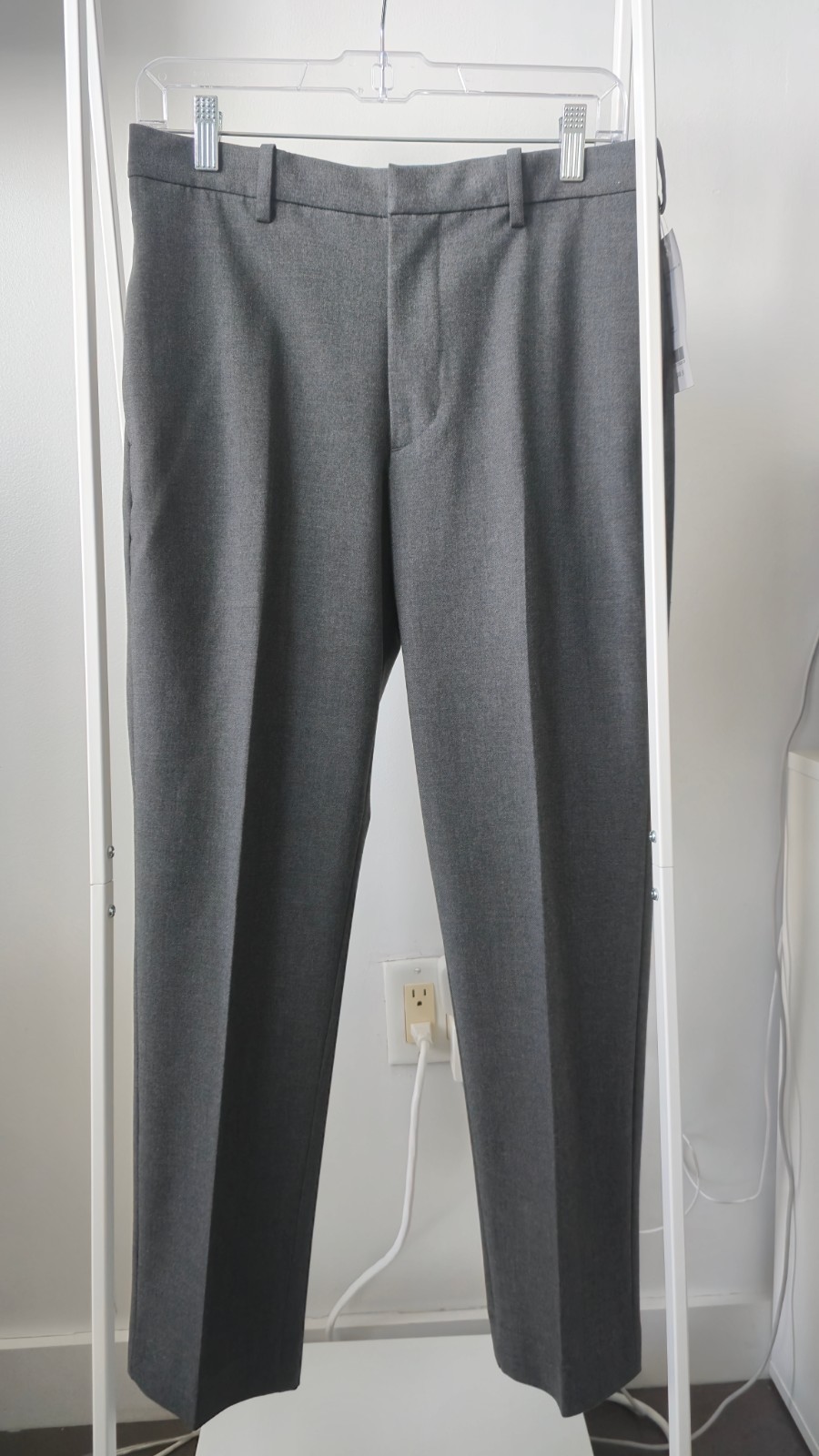 UNIQLO Gray Smart Ankle Pants Men’s (2-Way Stretch) – Size Small