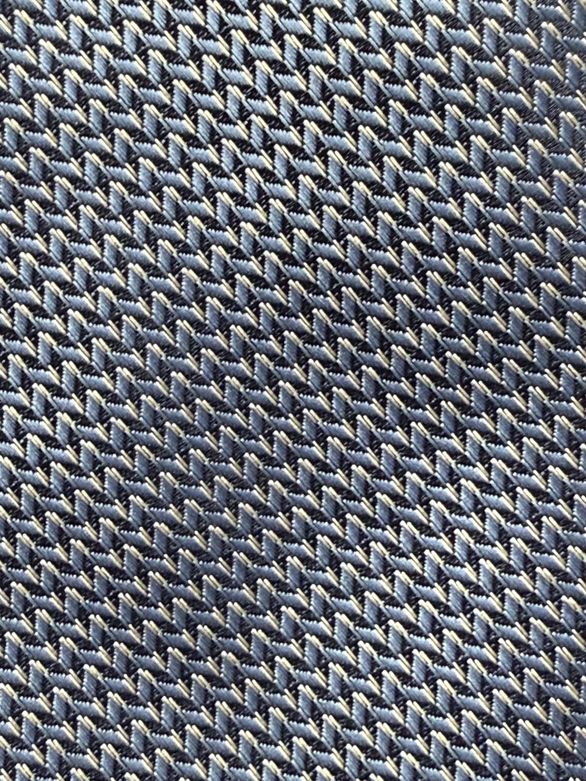 MICHAEL KORS MK Blue Textured Pattern Neck Tie Classic Length 57″-60. 100% Silk