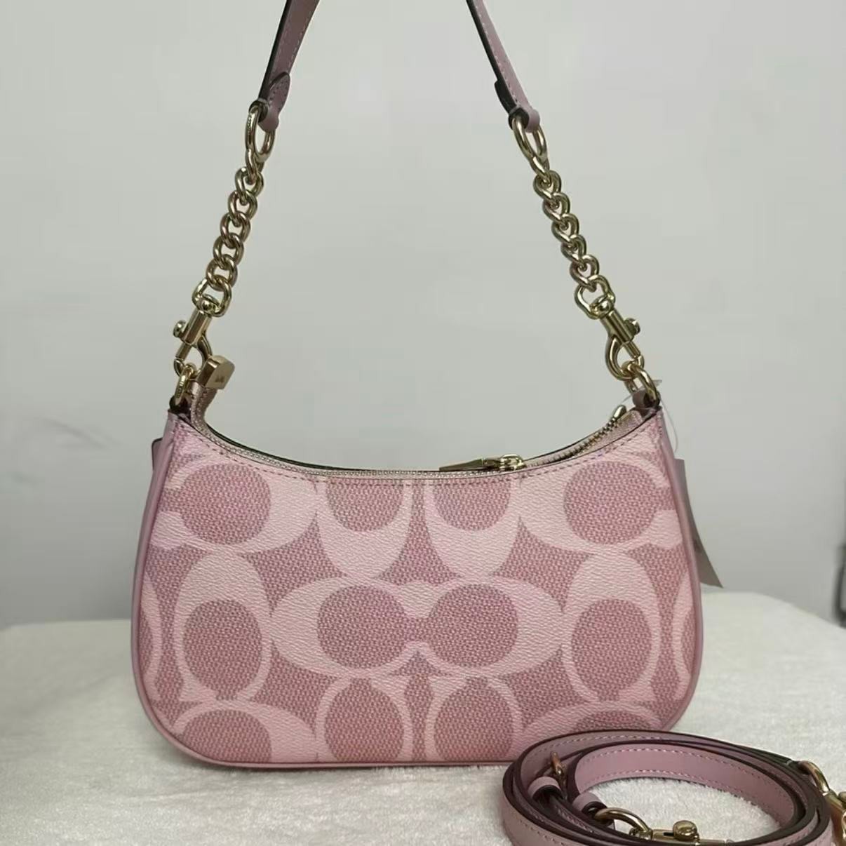 CAL51 COACH Teri Shoulder Bag In signature canvas/Gold/Powder Pink NWT