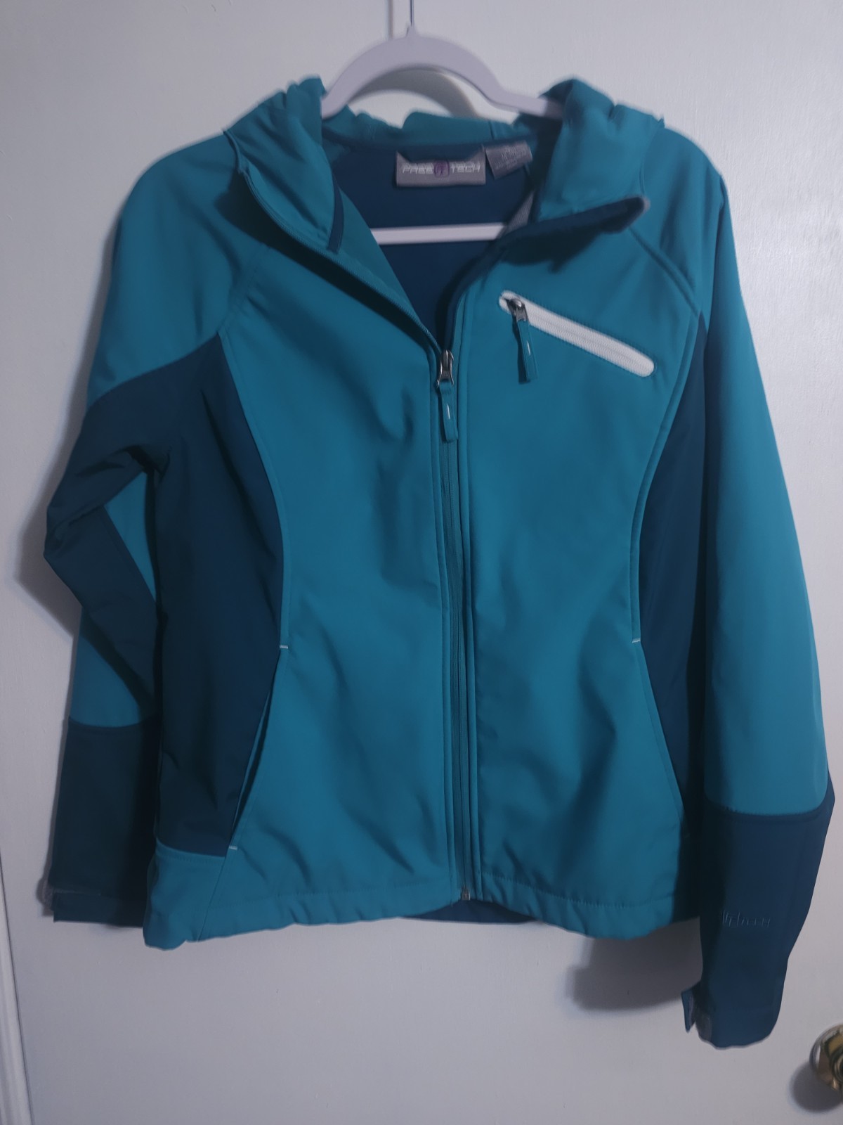 Freetech Teal Softshell Jacket SZ M Zip Front Hooded Pockets Outdoor Activewear