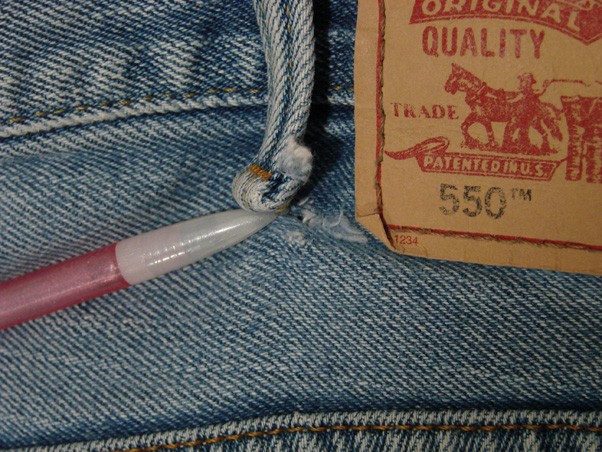 TD03446 2010 **LEVI’S** 550 RELAXED FIT JEANS 35×34 (msr 38″x34″)