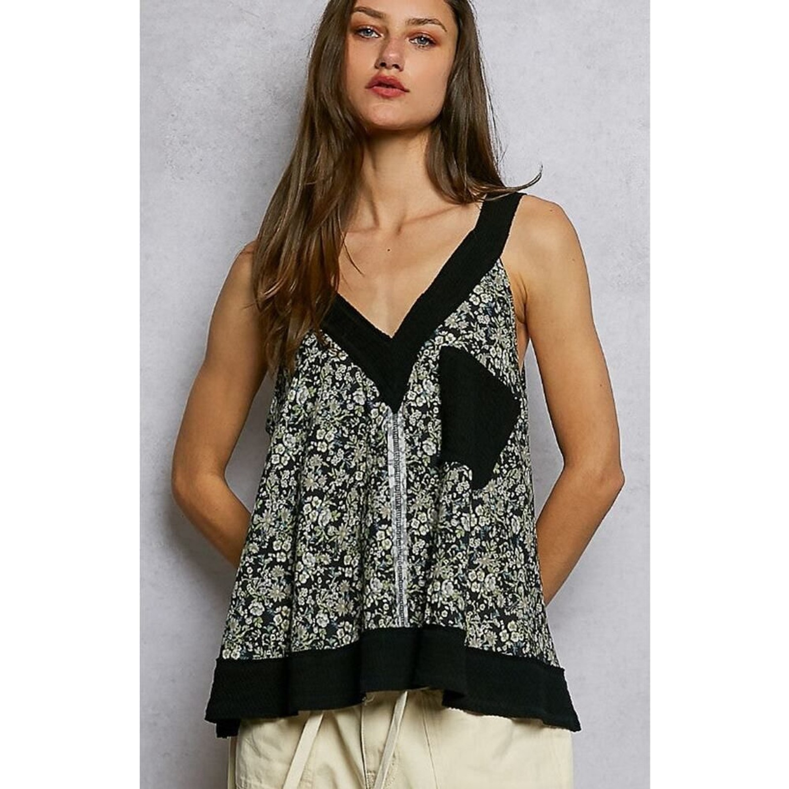 POL Floral V-Neck Flowy Top with Front Pocket – Sage