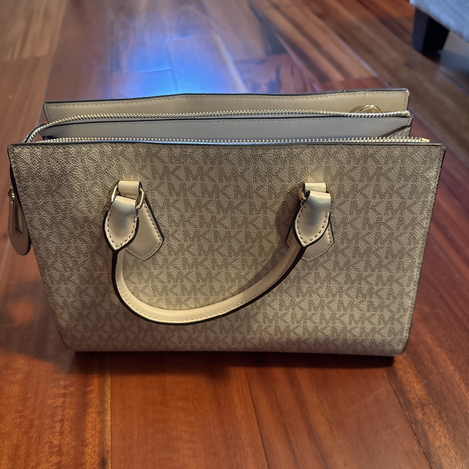 Michael Kors Mercer Women’s Crossbody Bag – Satchel Powder (35S1GM9M2B)