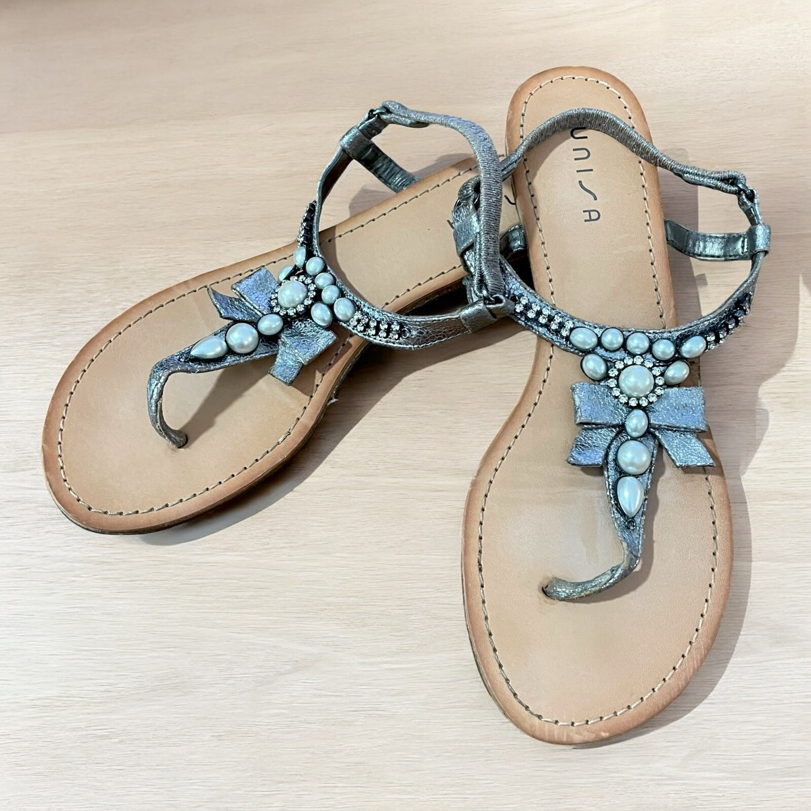 Unisa Crystal Flip Flop Sandal Silver Bow Rhinestone Pearl Wedding Size 7