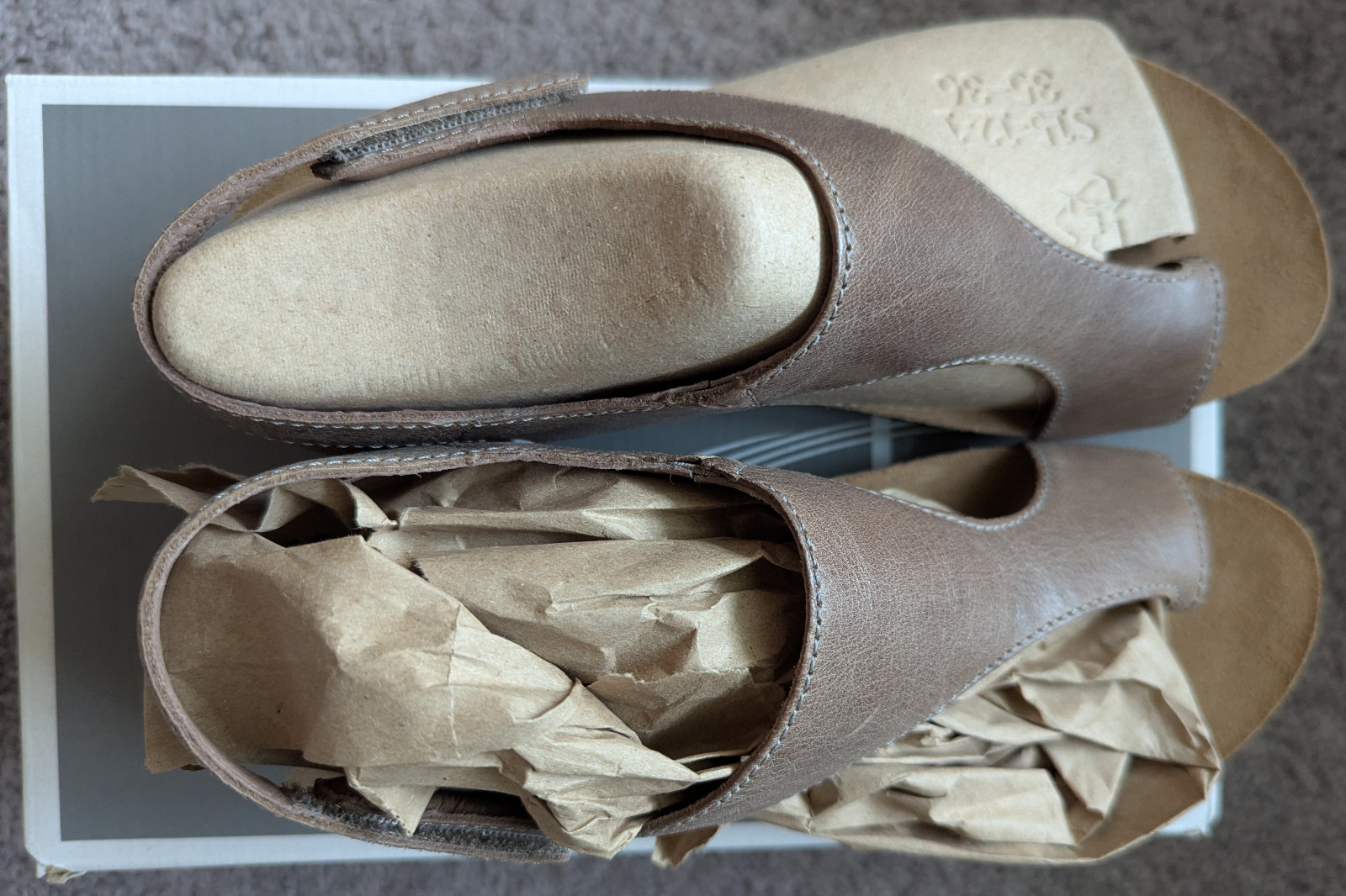 Dansko Reece Stone Waxy Burnished Thong Sandle Womens New Size EU 36, US 5.5-6