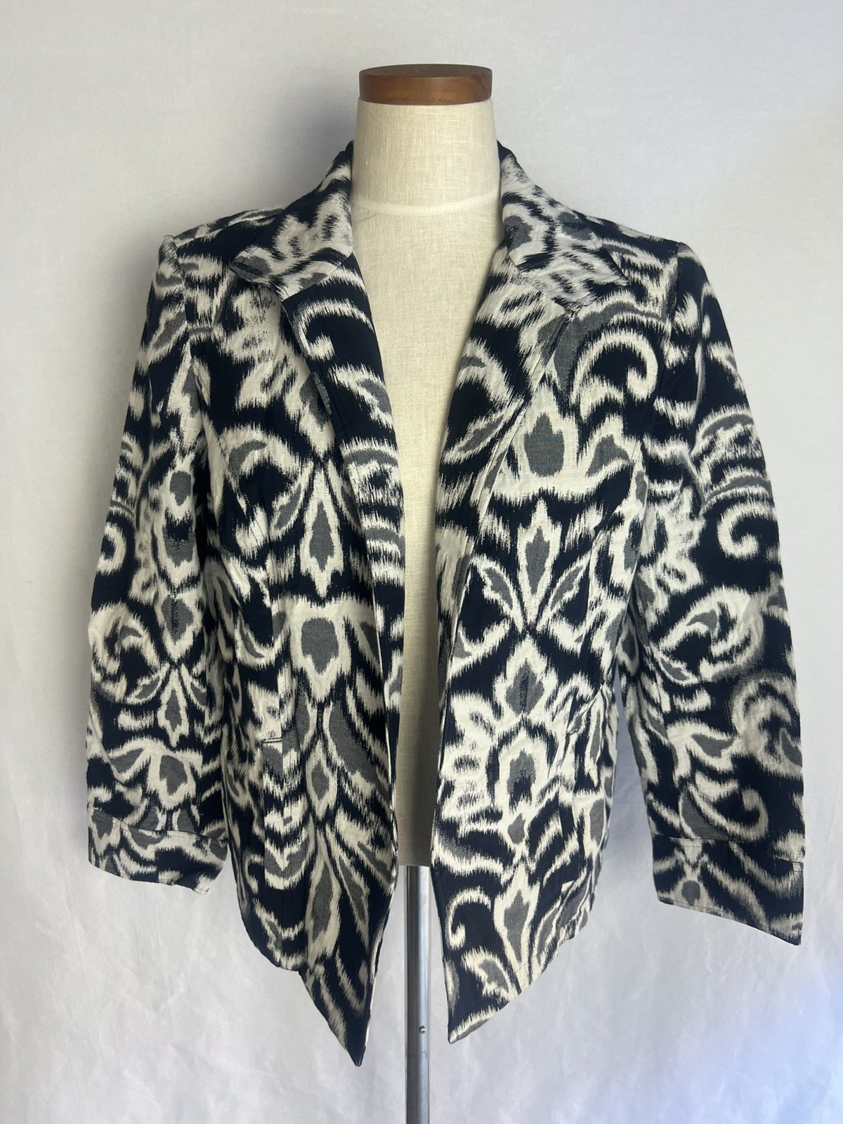 Chico’s Womens Jacket Size 1 Sm Open Front Navy Grey Cream Sher Ikat Jacquard