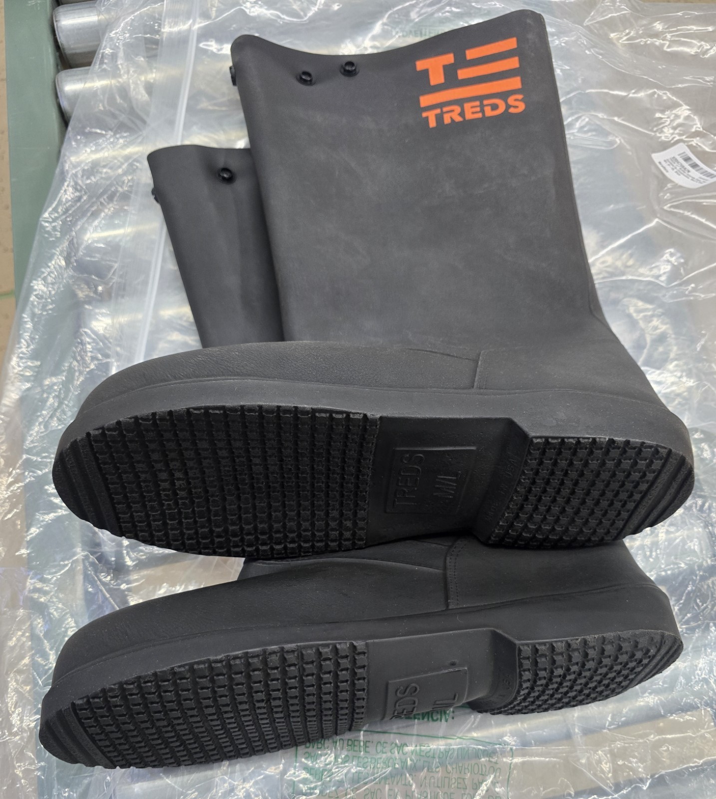 TREDS Super Tough 17″ Pull-On Stretch Rubber Overboots – Black