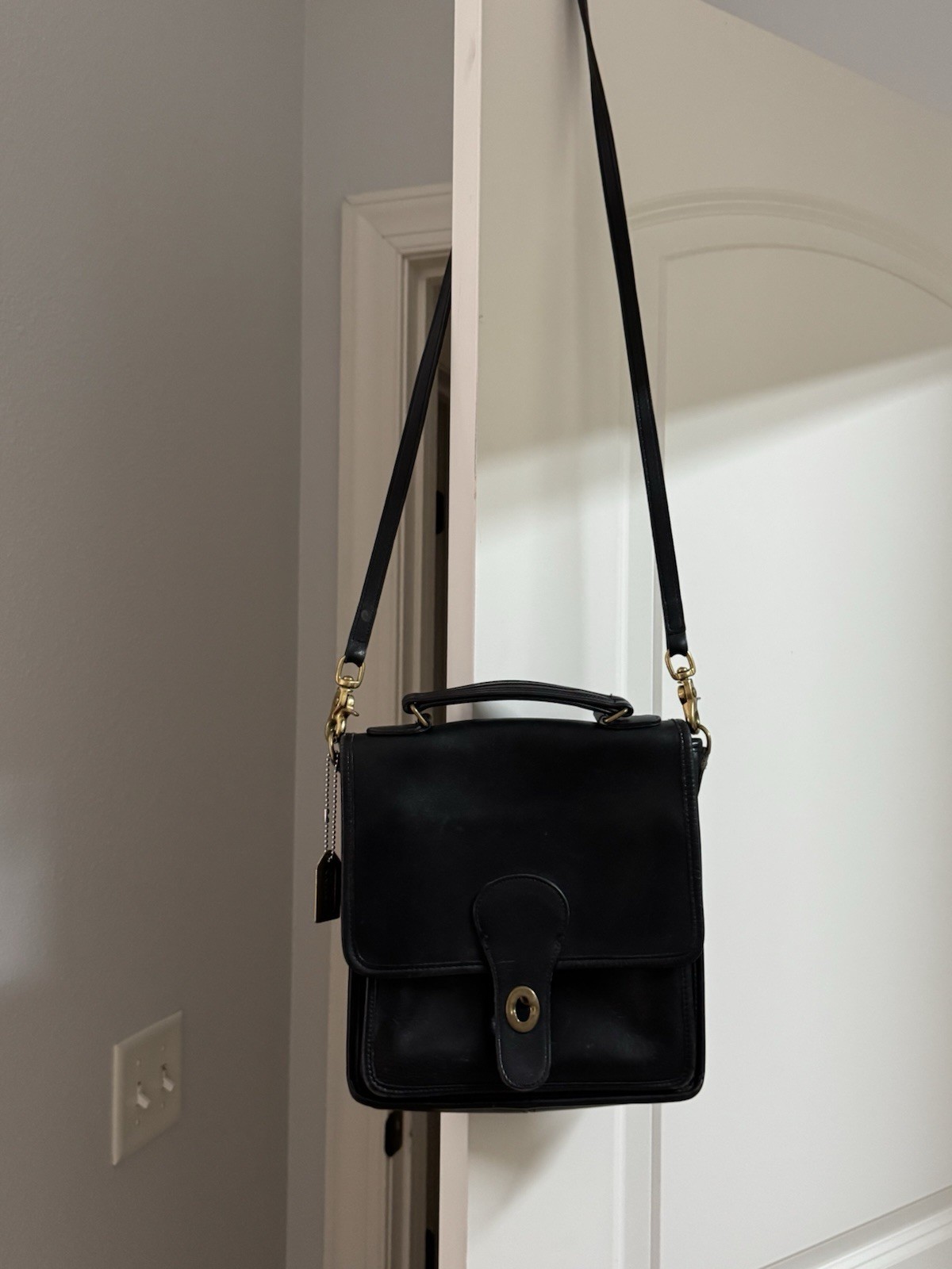 Coach Black Crossbody Bag Turn Lock Top Handle Gold Hardware Detachable Strap