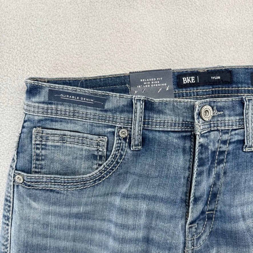 Buckle BKE Jeans mens 32×34 Blue Medium Wash Tyler Straight Whisker 5 Pocket NEW