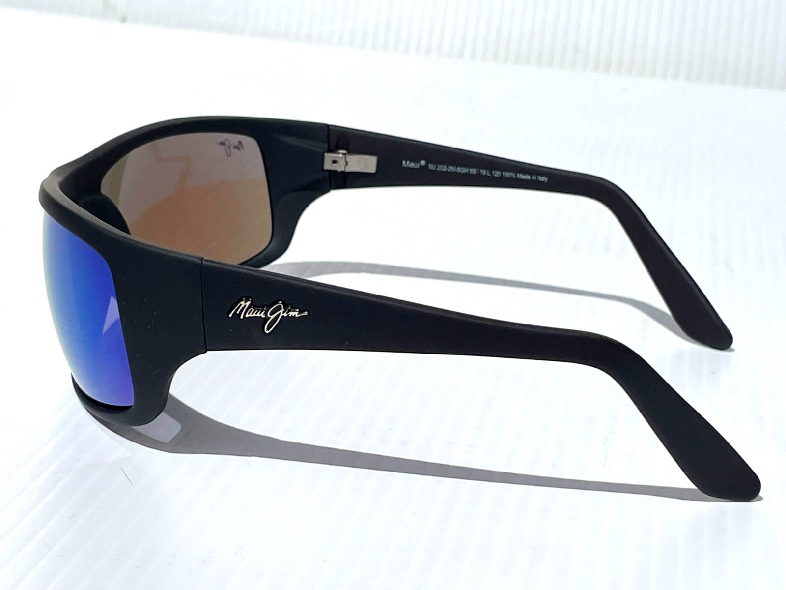NEW Maui Jim PEAHI Matte Black Rubber POLARIZED Blue GLASS Lens Sunglass B202-2M