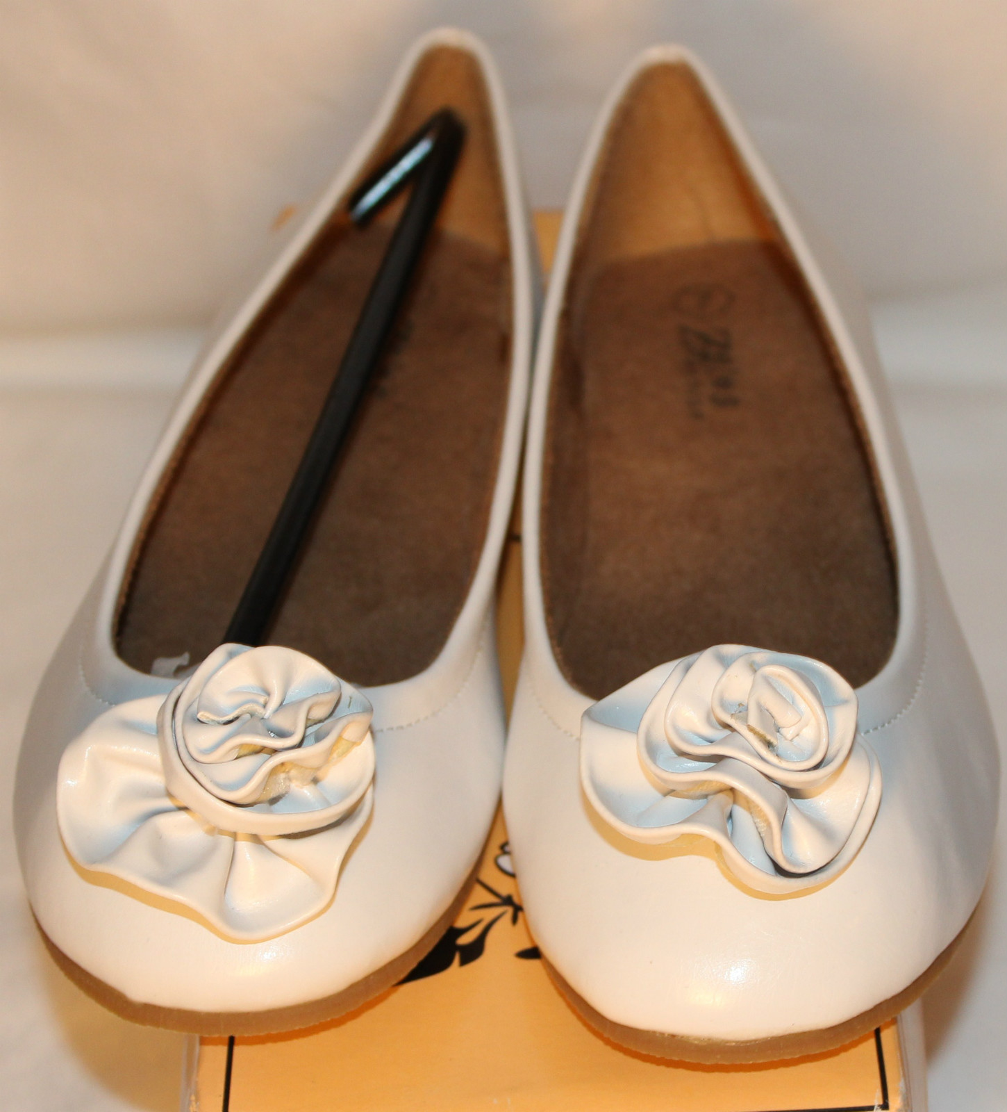 Zels Fashion Womens Sz. 7 White Flat (0 to 1/2 in.), Leather, Medium (B, M)