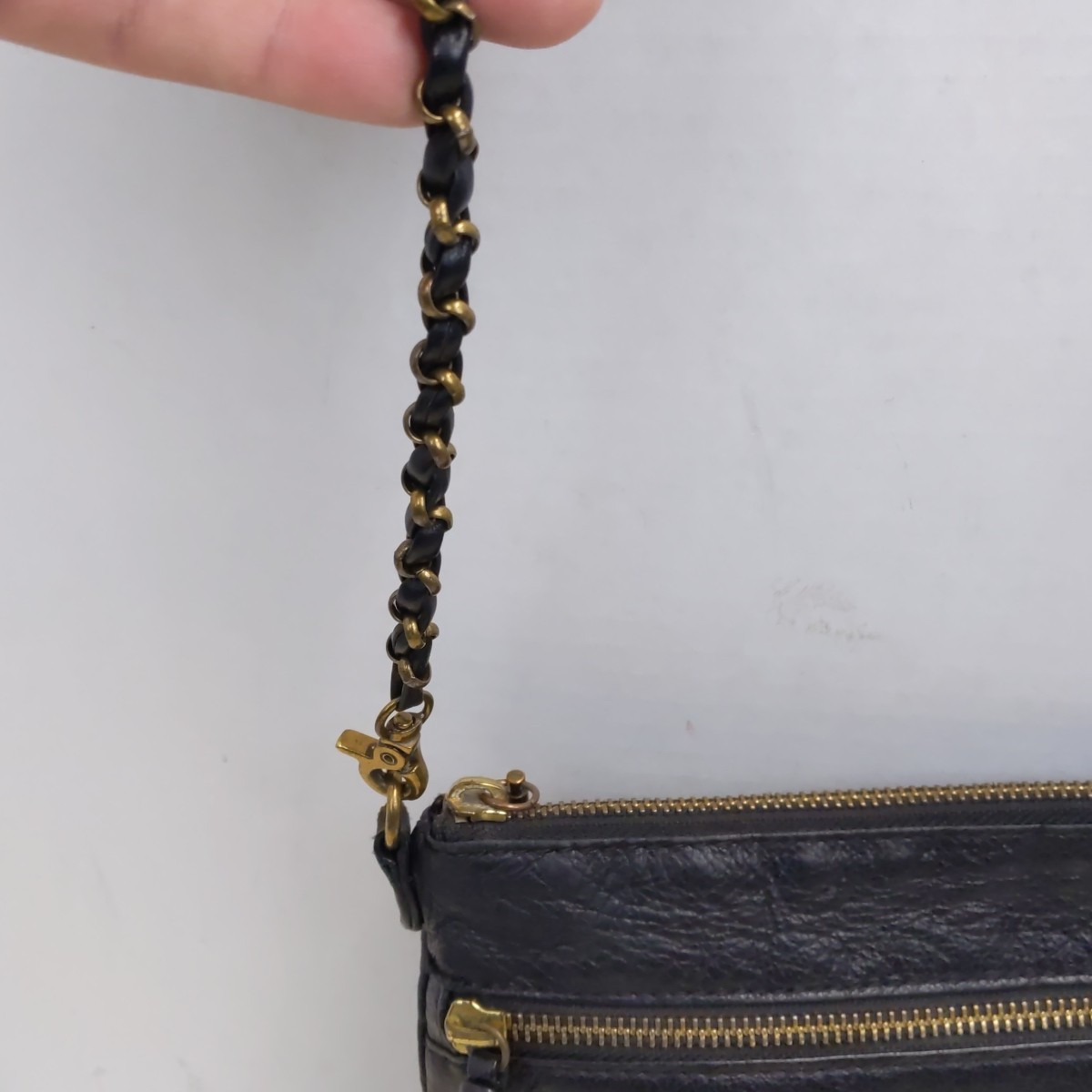 Elliott Lucca Black Leather Crossbody Shoulder Bag Multi Zip Pockets Chain Strap
