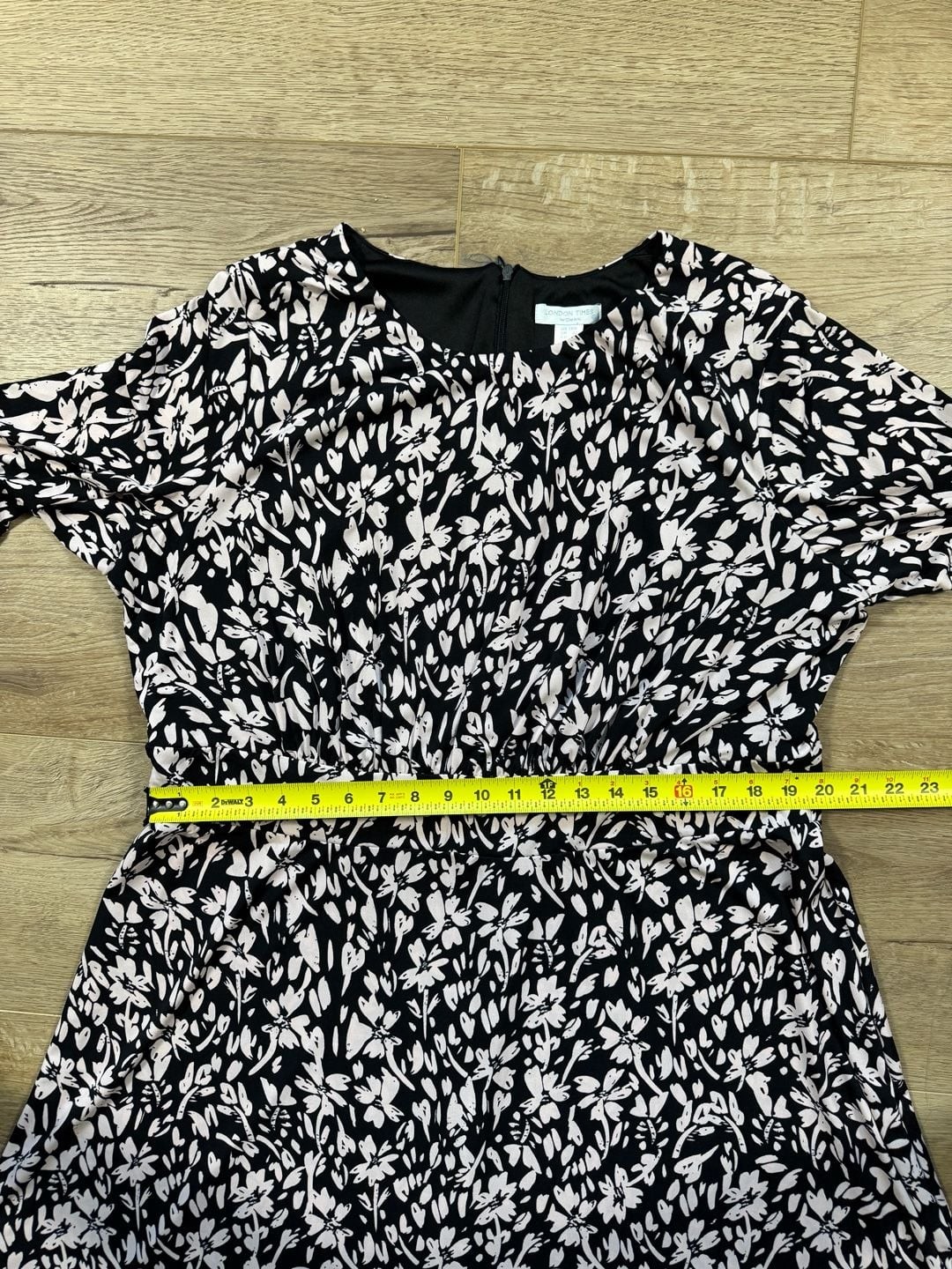 London Times Woman 18W Black White Floral Dress Short Sleeve Fit Flare Plus