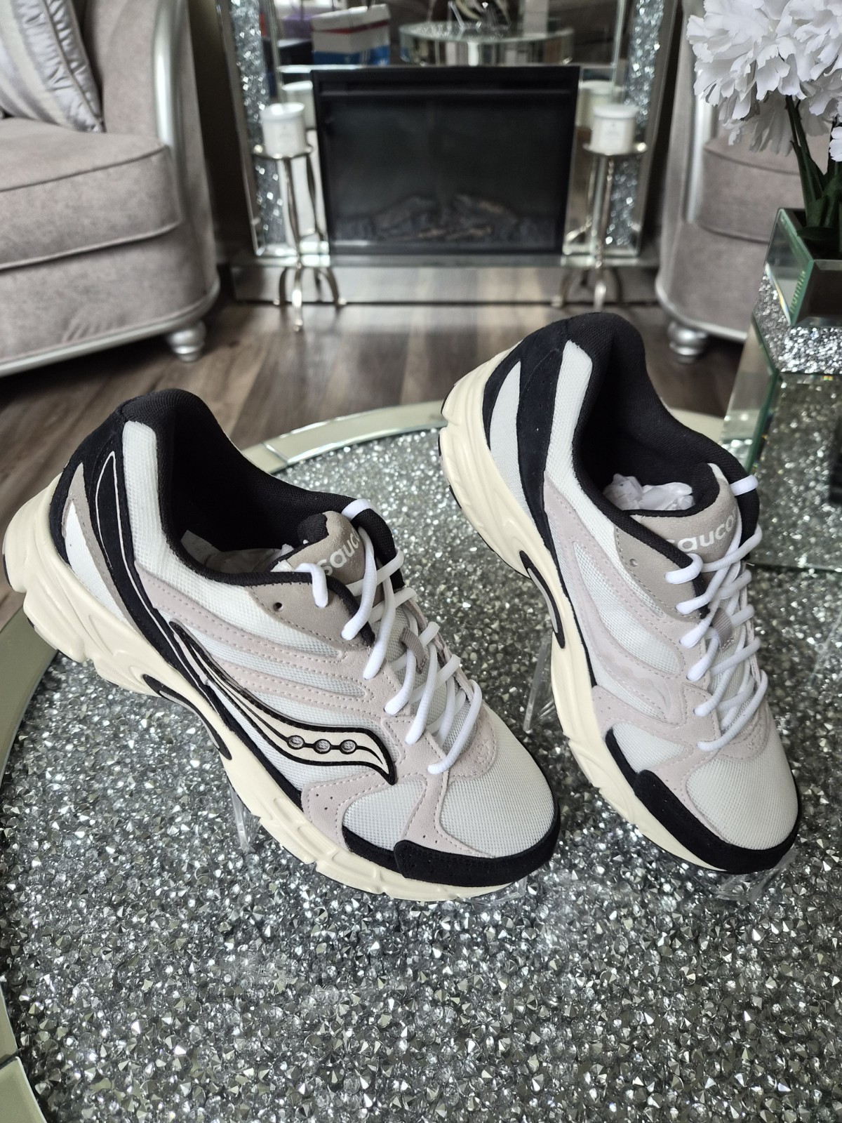 NIB SAUCONY RIDE MILLENNIUM WHITE/BLACK SIZE 9.5