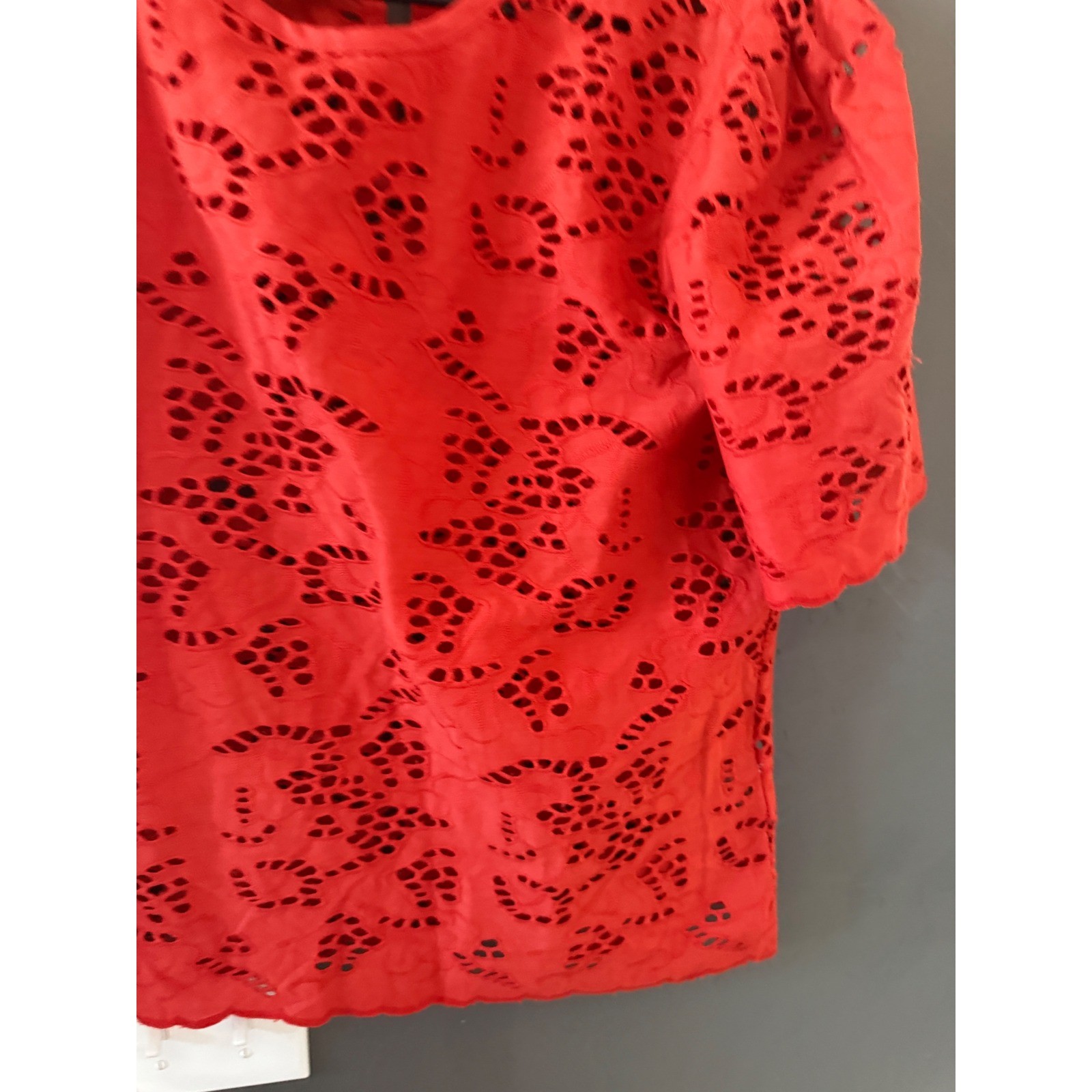 Artelier Nicole Miller Red Eyelet Puff Short Sleeve Blouse Scalloped Hem Medium