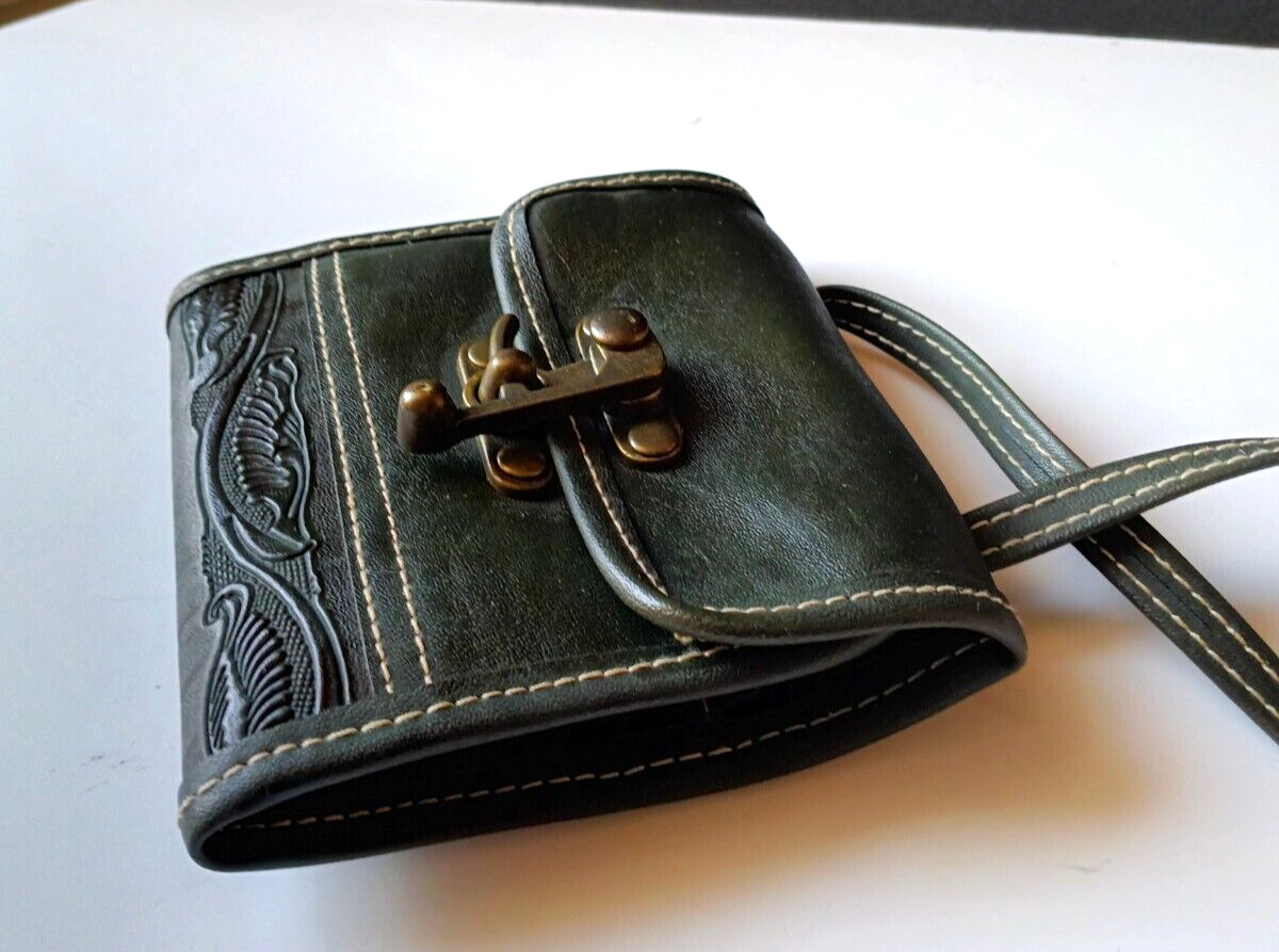 Crossbody Purse Small Wallet Green Credit Card Carrier Change Purse Lock Closure