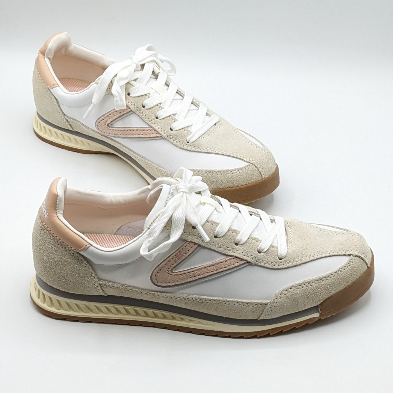 Tretorn “Hailey” Women’s, Leather & Nylon Canvas, Sneaker (White / Pink) – NEW