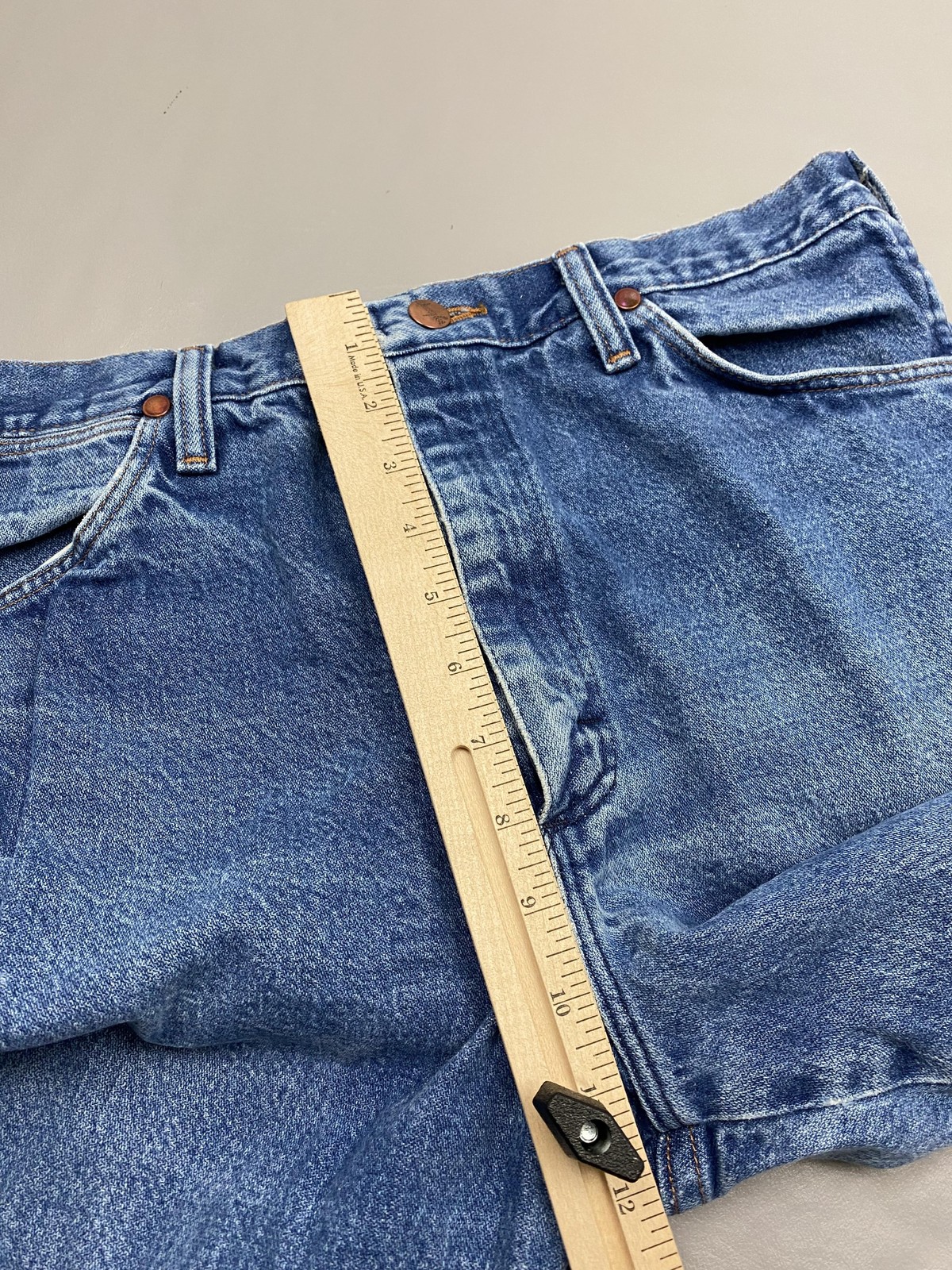 Jeans Mens 32×32 Blue Medium Wash Straight Denim Pants Distressed Cotton Pockets