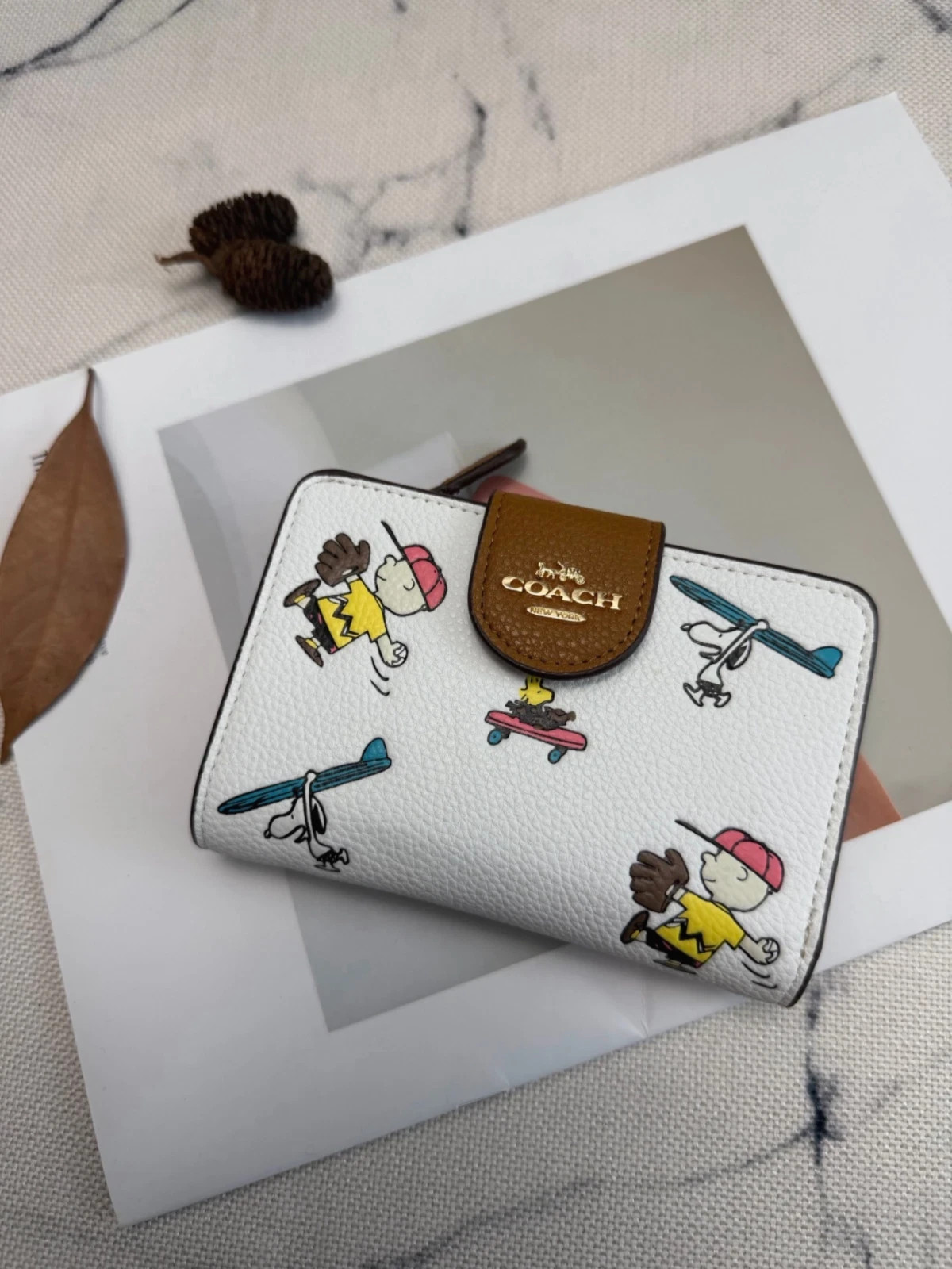 NEW Coach x Snoopy Lychee pattern printed cartoon short Zip Around wallet