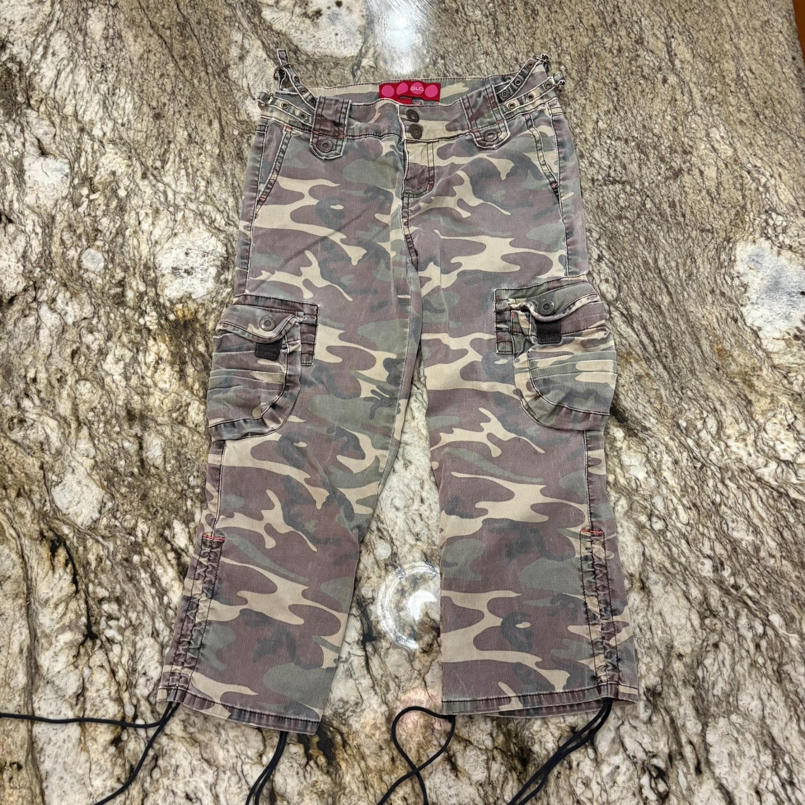 Y2K Low Rise Cargo Camo Capri Pants 28″