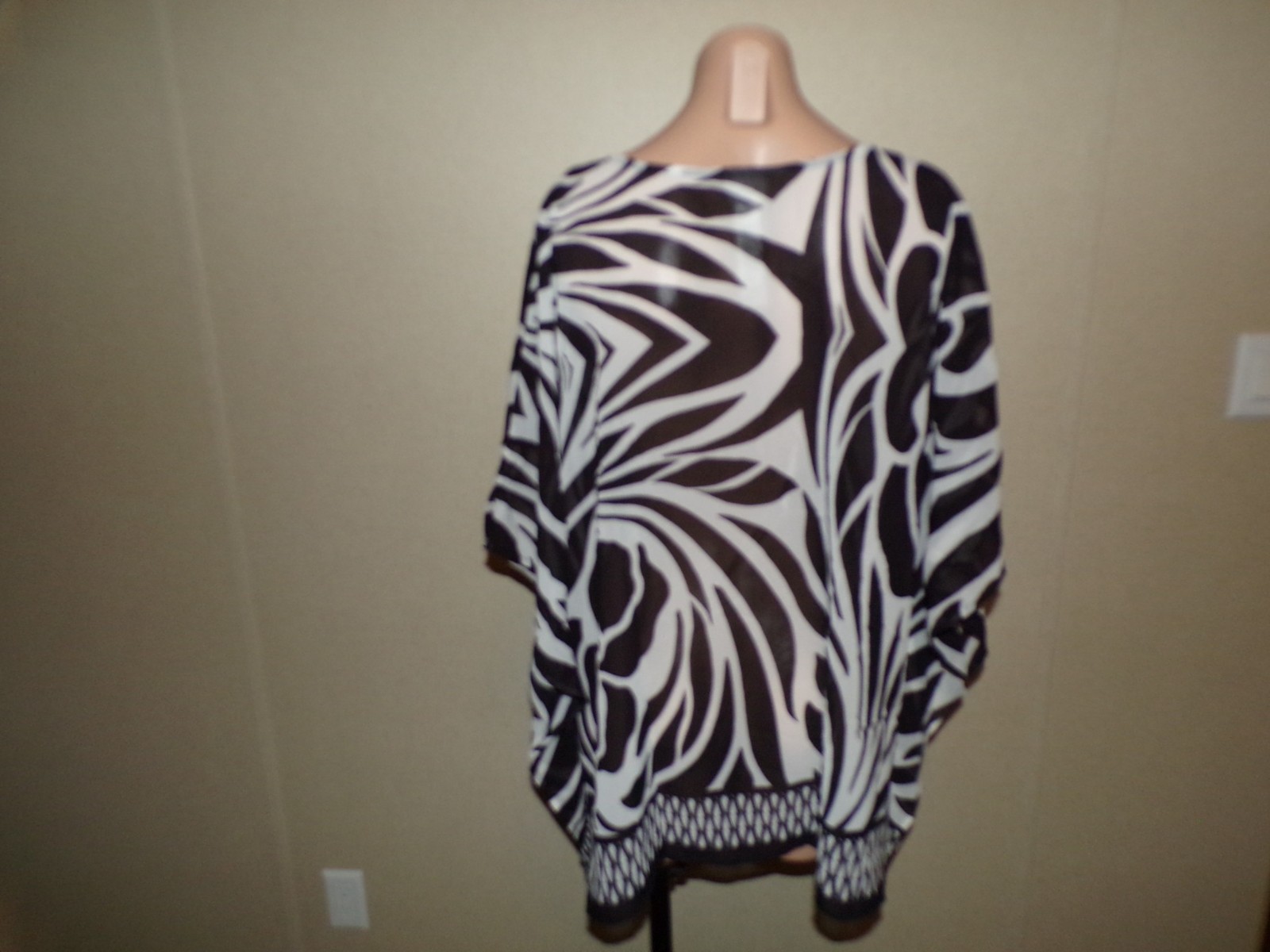 Chicos Black White Sheer Batwing Dolman Sleeve Top Size Large/XL Womens Blouse