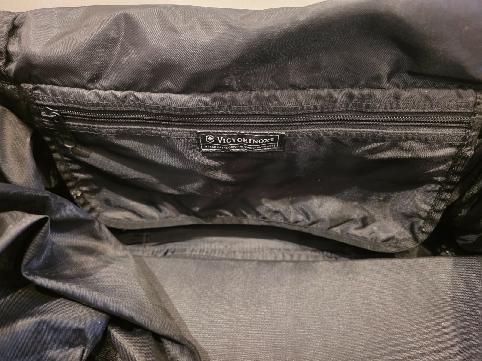 Victorinox Swiss Army NXT Black Canvas Duffle Bag Travel Luggage 20 x 10 x 10