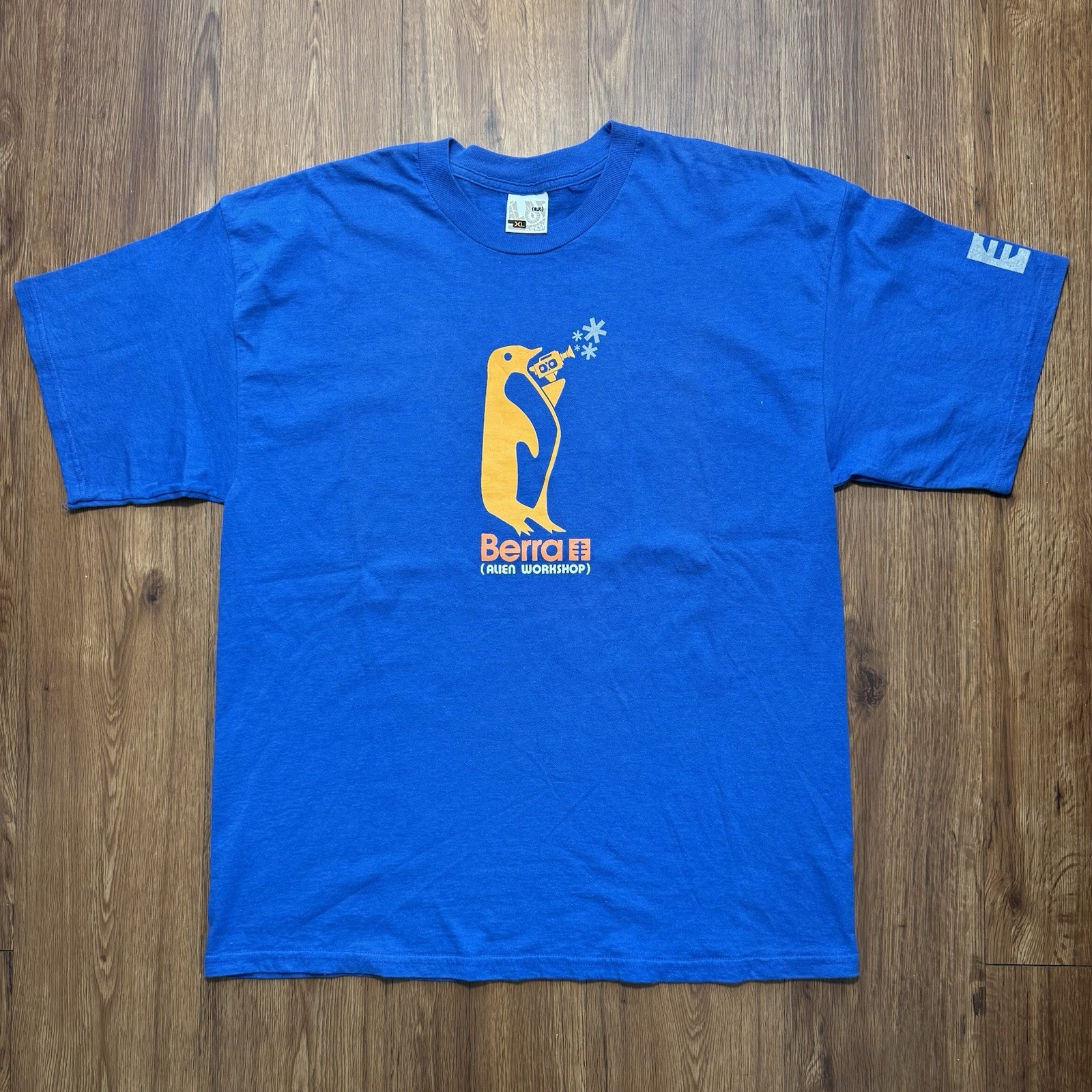 Vintage Alien Workshop Skateboards T Shirt XL Steve Berra Penguin Skate