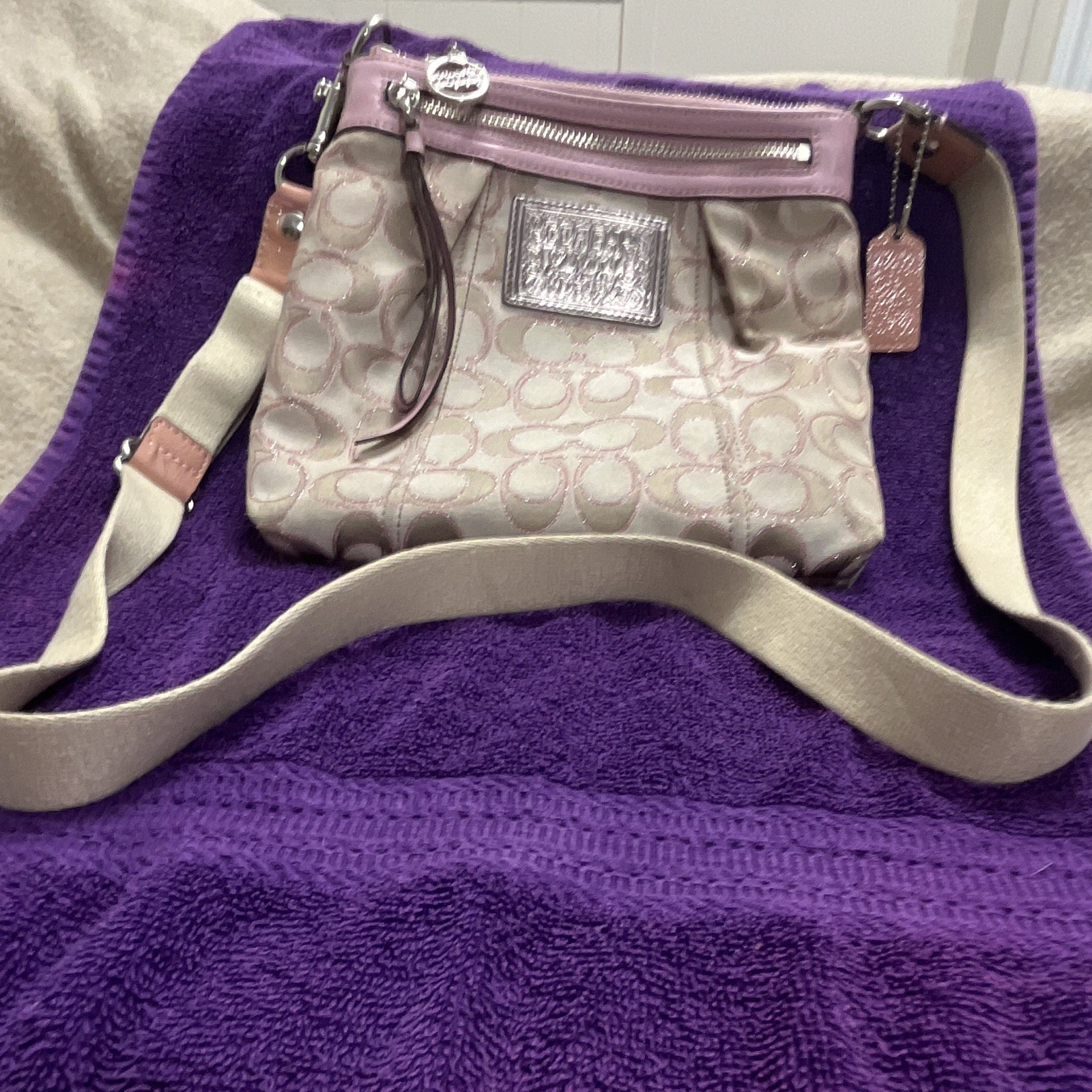 Coach Poppy Signature Logo Crossbody Bag Beige/Pink, Silver Hardware, Zip