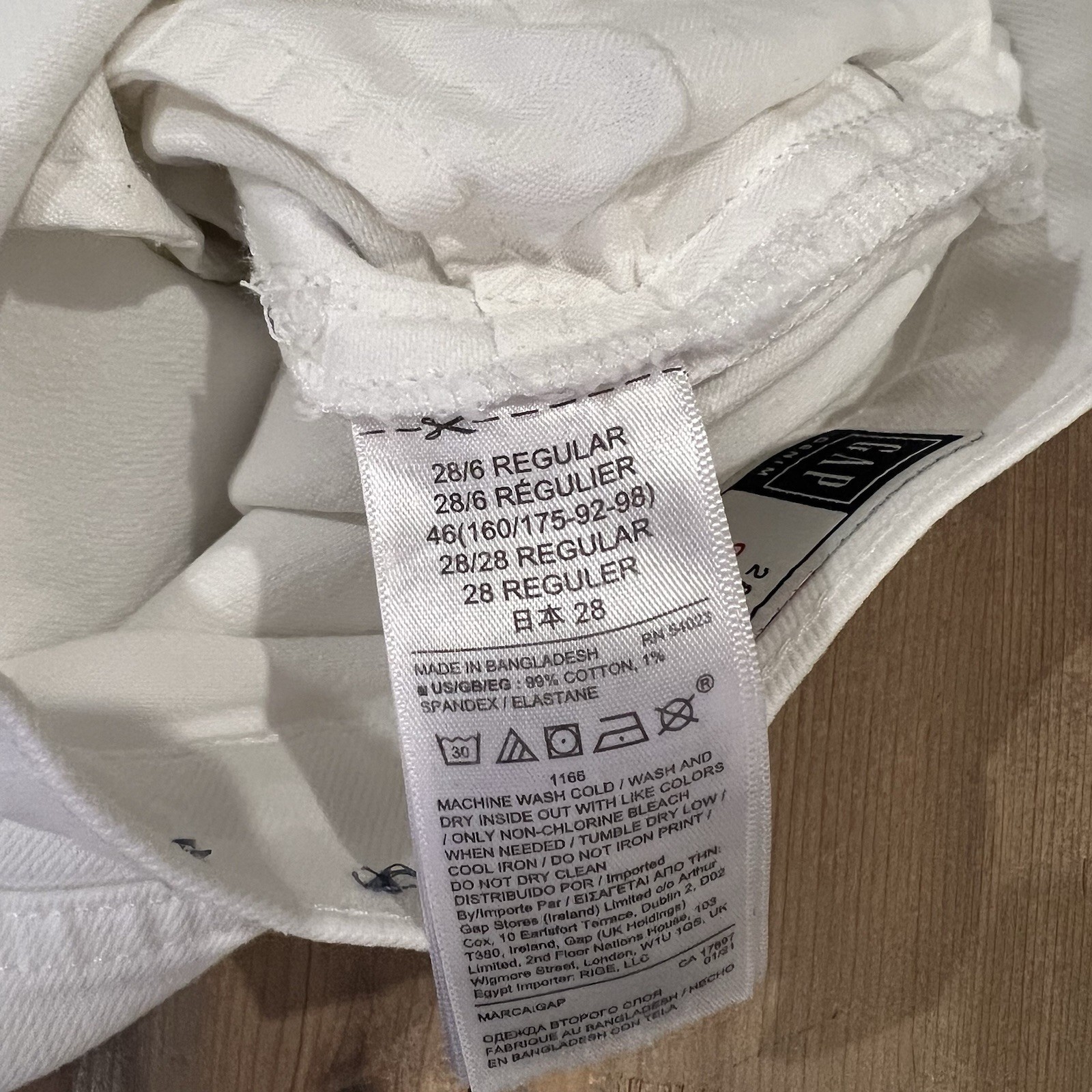 Gap Girlfriend Mid Rise Optic White Stretch Denim Raw Hem Jeans Size 28 Or 6R
