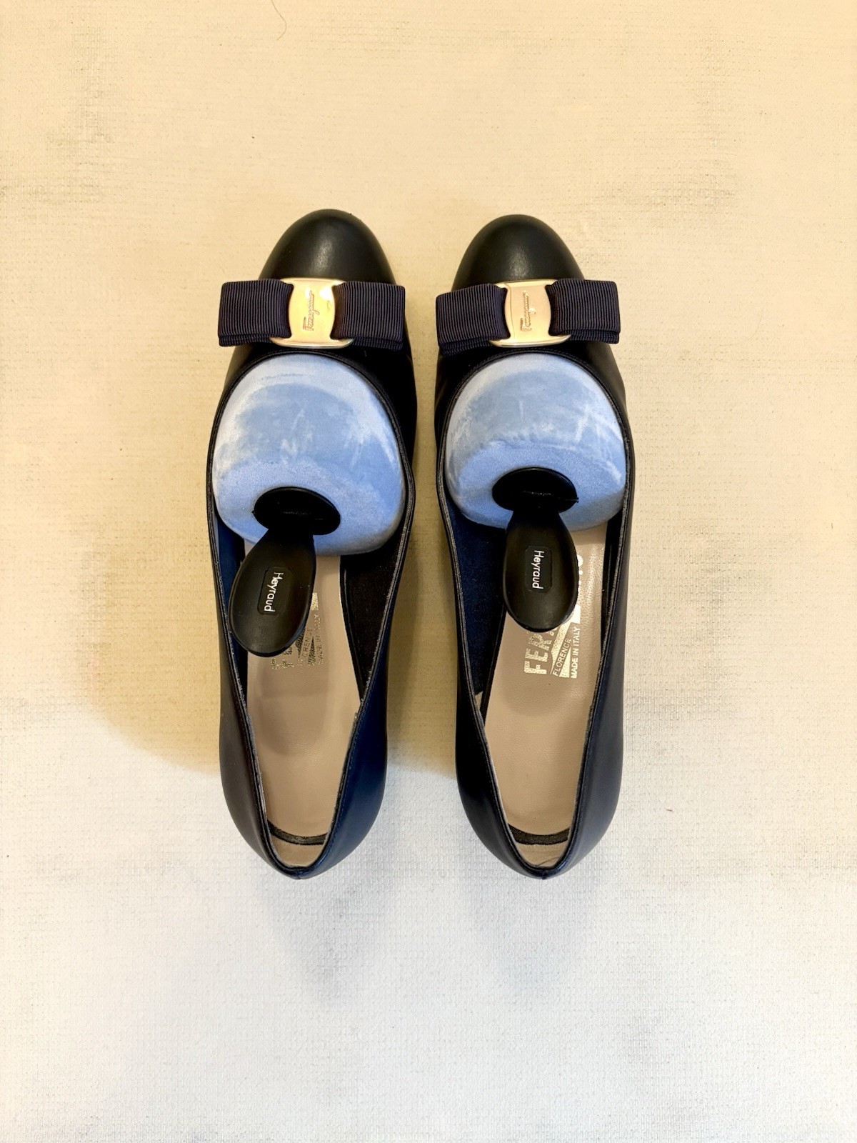 Salvatore Ferragamo Navy Leather Vara Bow Pump Heels Round Toe 8 Original Box