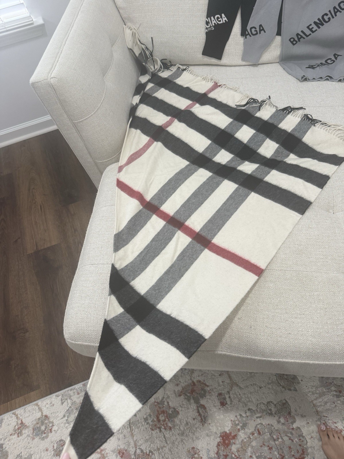 Burberry Check Pattern Fringe Rectangle Scarf White Black Gray Red Women’s
