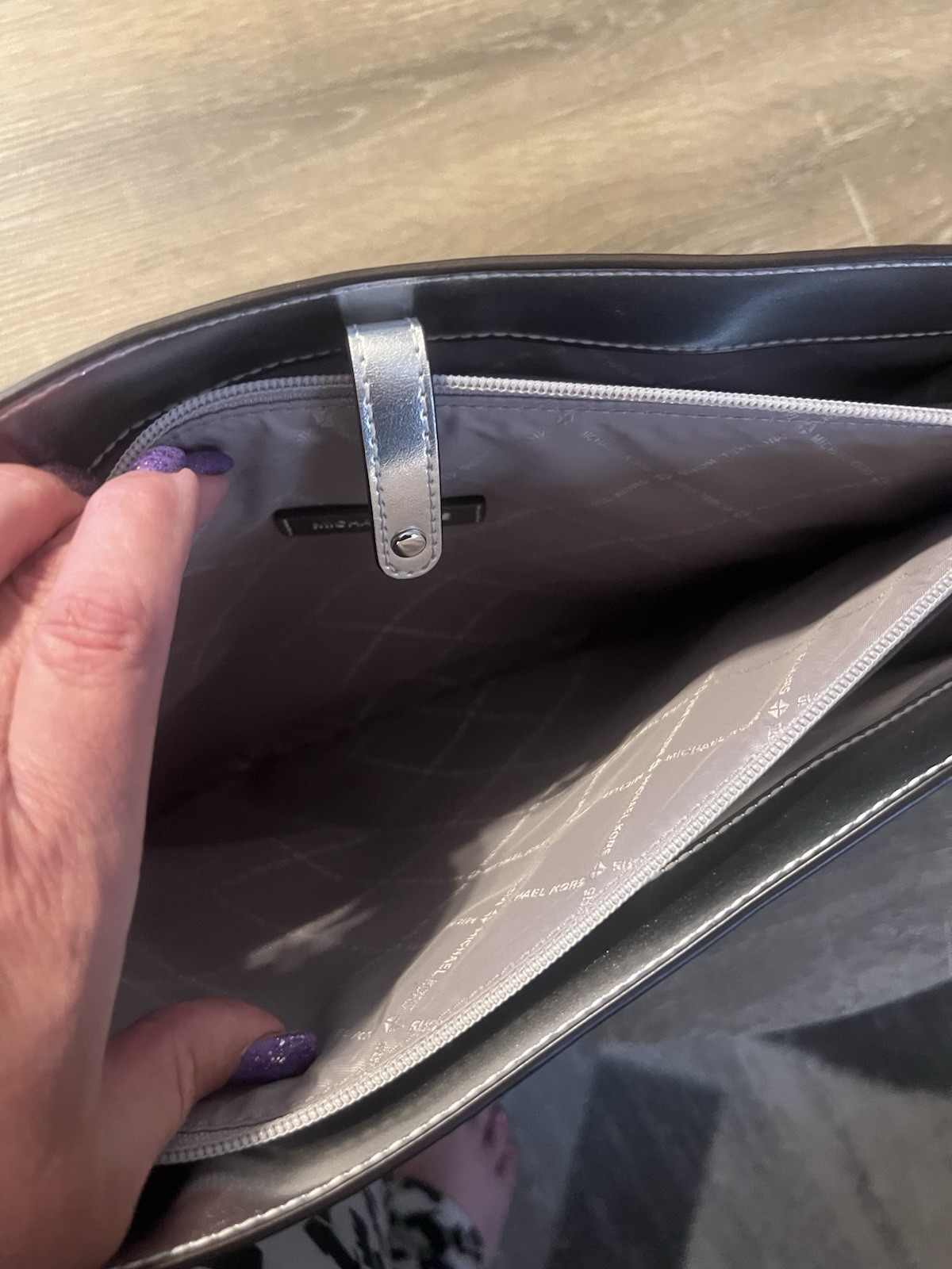 Michael Kors Gray/Black Logo Zip Tote Bag Silver Hardware Pockets Lined